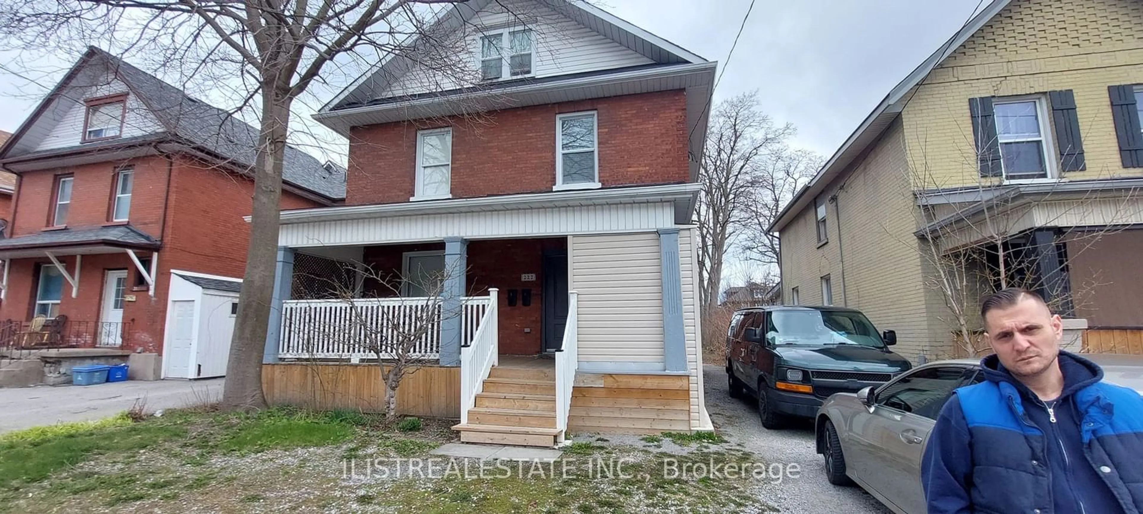 Frontside or backside of a home for 222 Athol St, Oshawa Ontario L1H 1K3