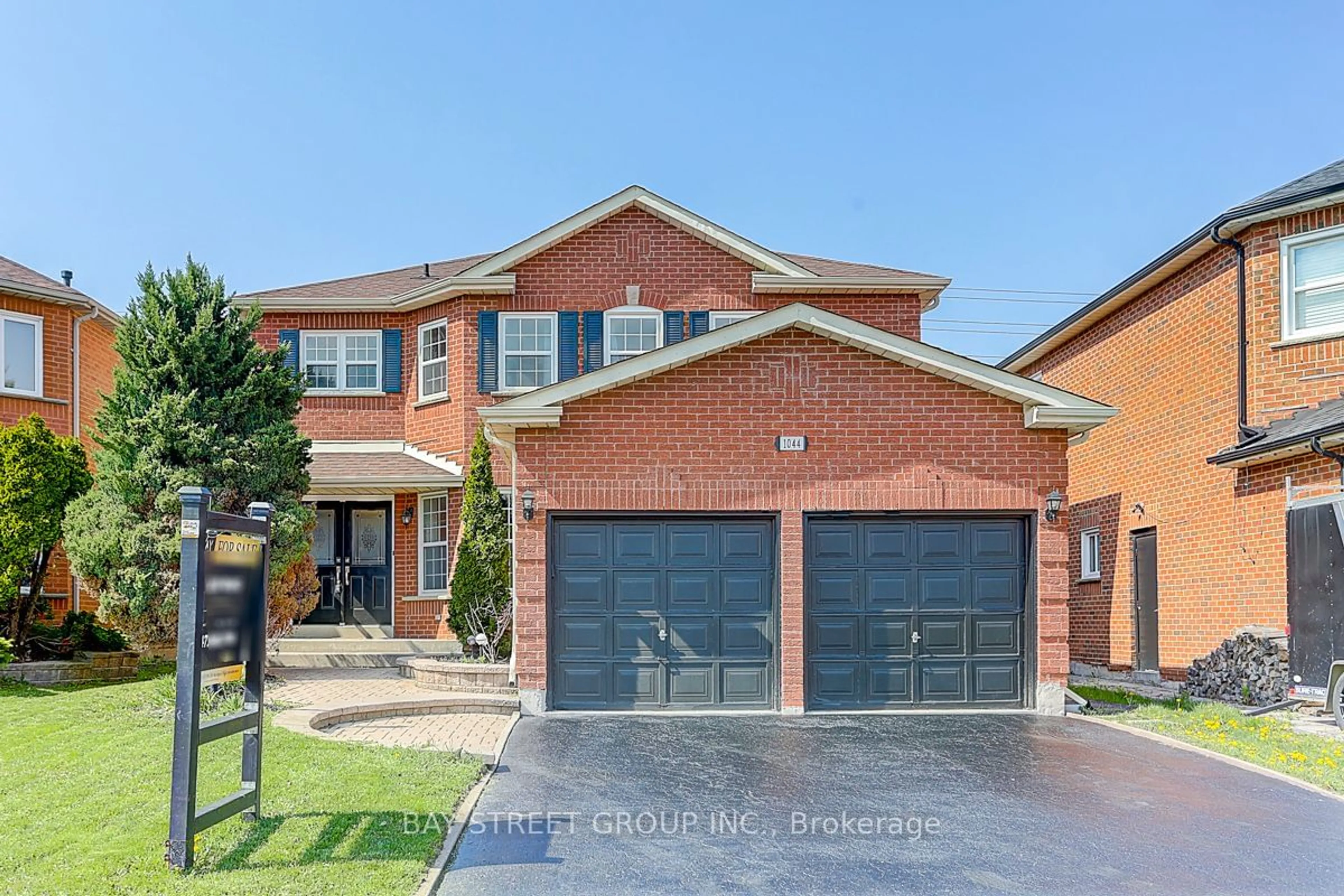 Home with brick exterior material for 1044 Sandcliff Dr, Oshawa Ontario L1K 2E5