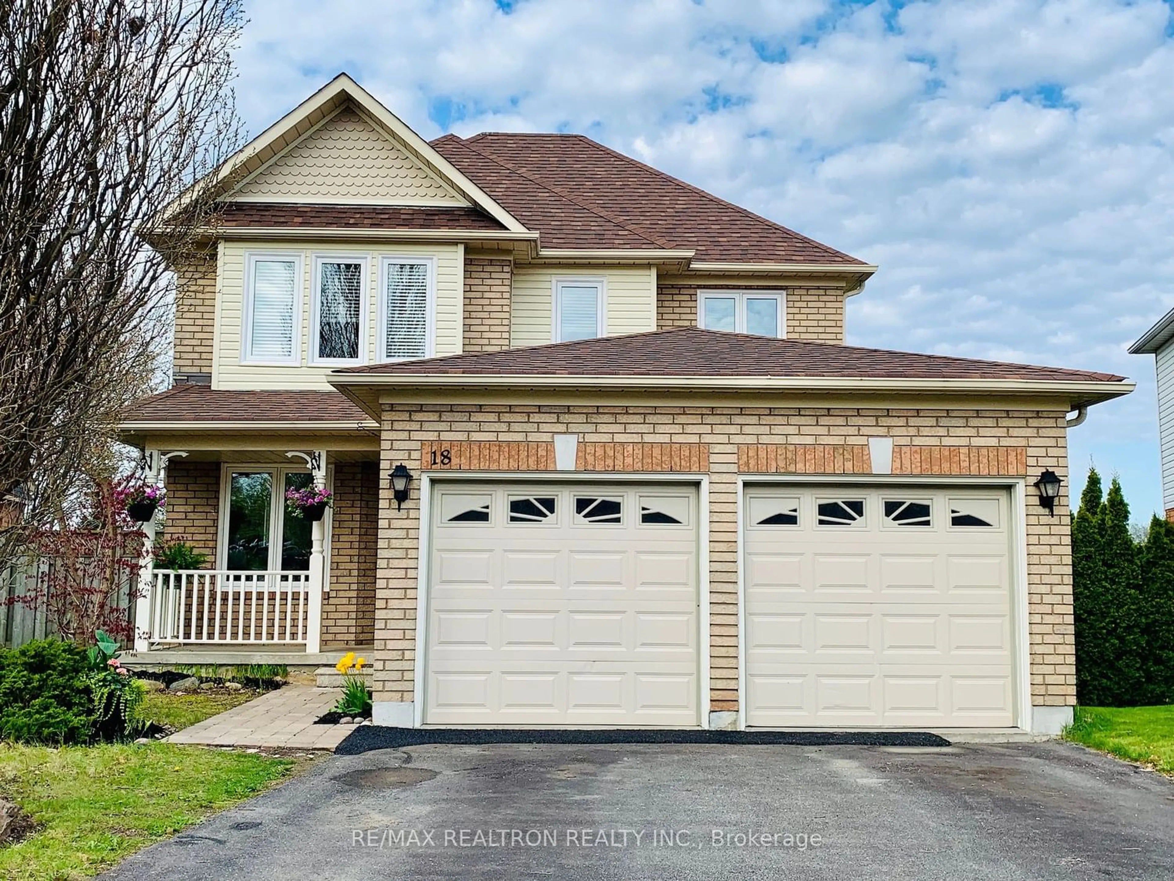 Frontside or backside of a home for 18 Harness Ridge Dr, Whitby Ontario L1R 2P4