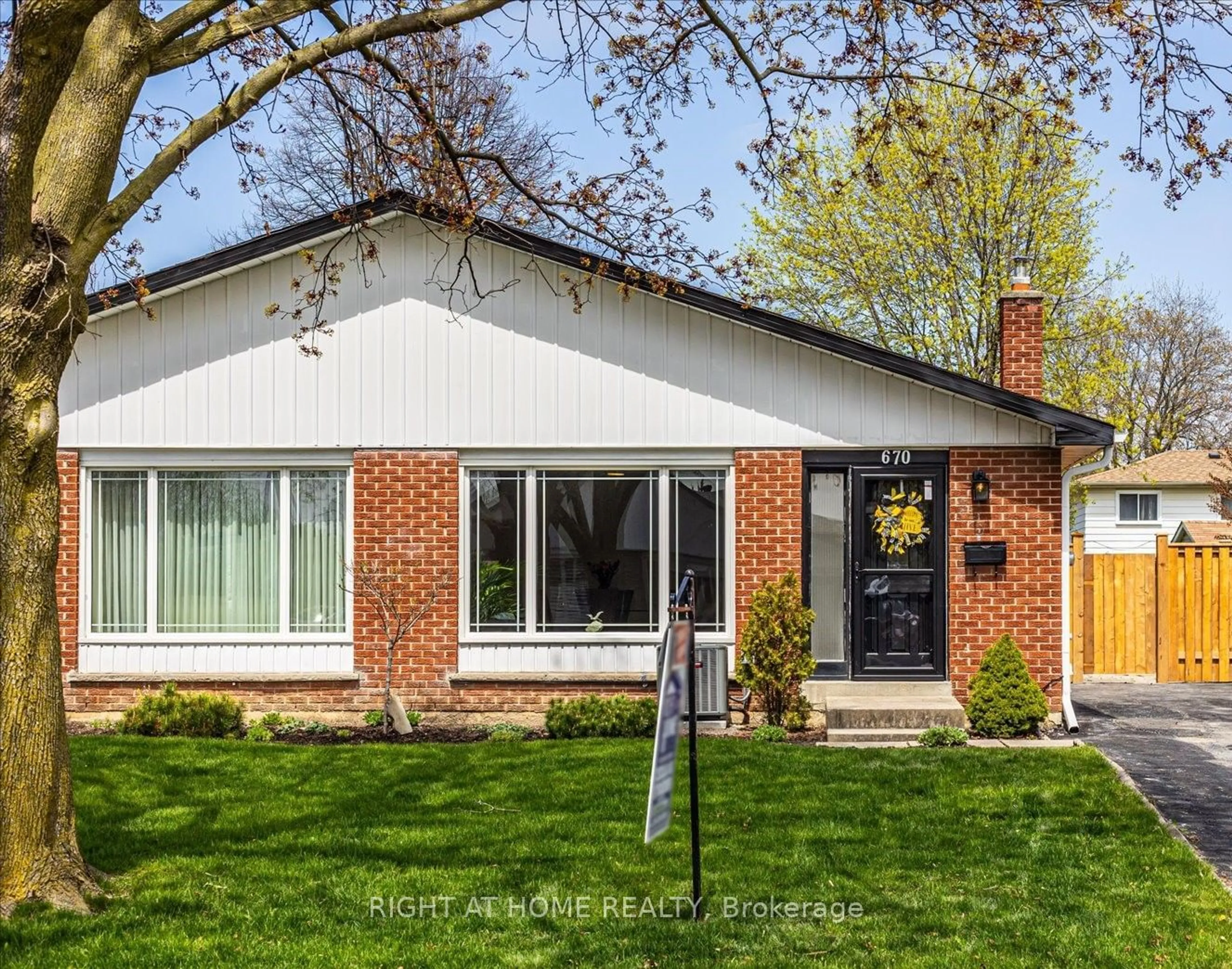Home with brick exterior material for 670 Berwick Cres, Oshawa Ontario L1J 3E7