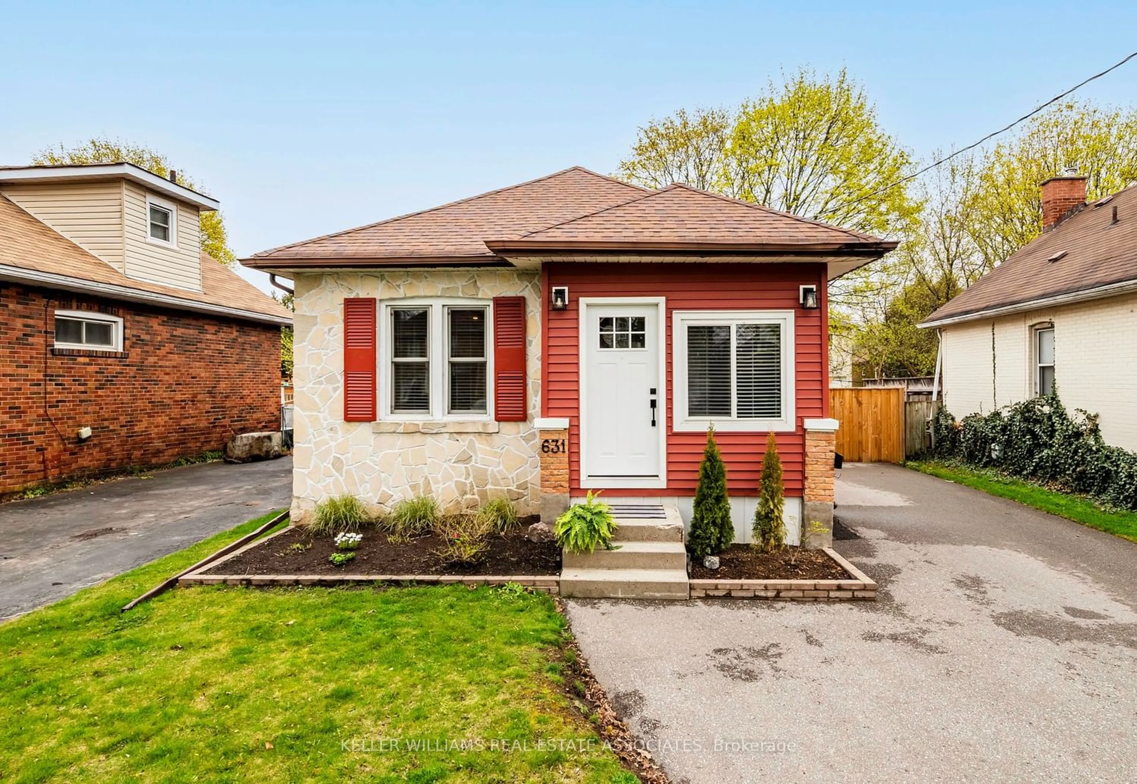 Home with brick exterior material for 631 Somerville Ave, Oshawa Ontario L1G 4J2