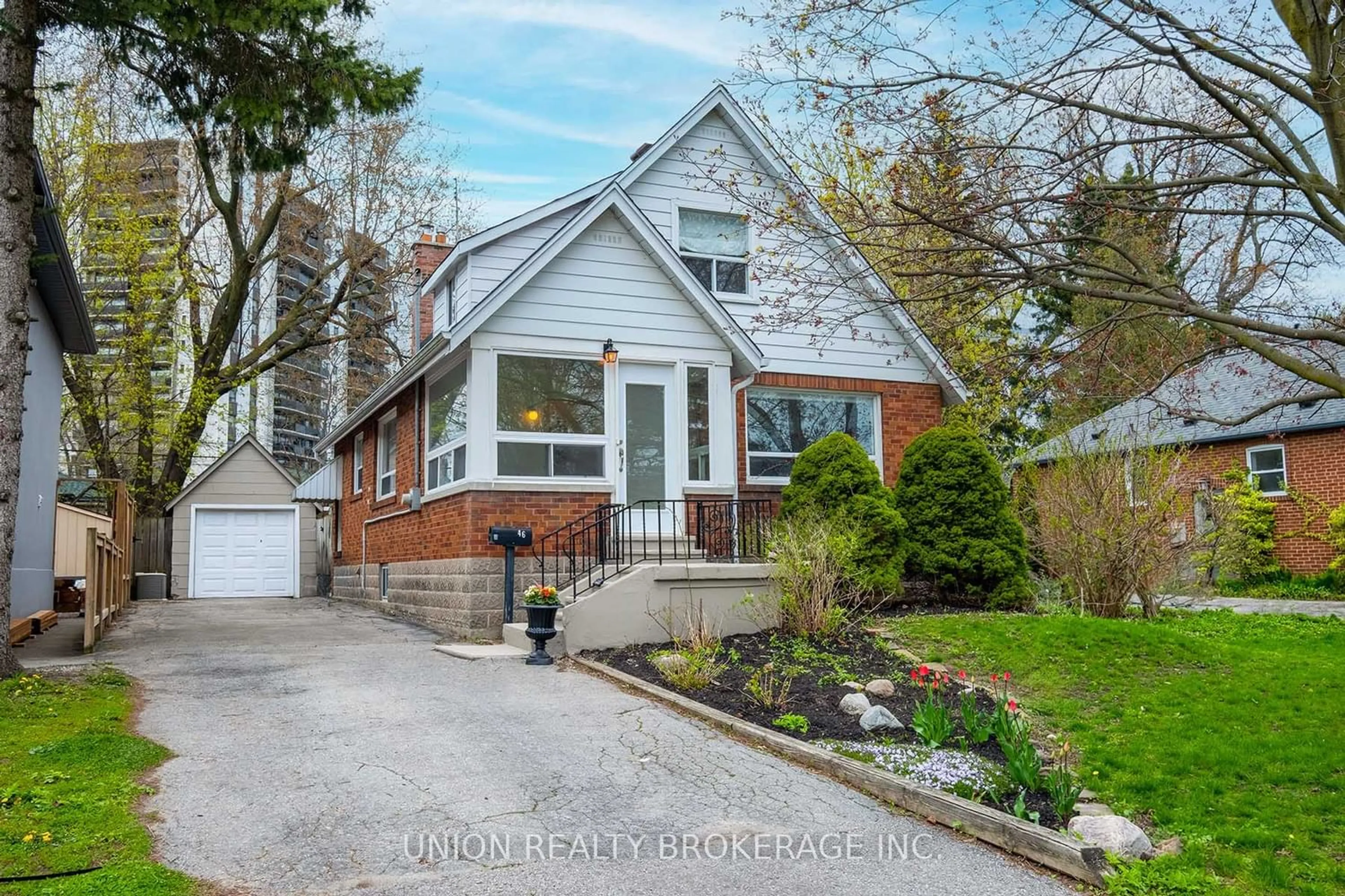 Frontside or backside of a home for 46 Kelsonia Ave, Toronto Ontario M1M 1B3