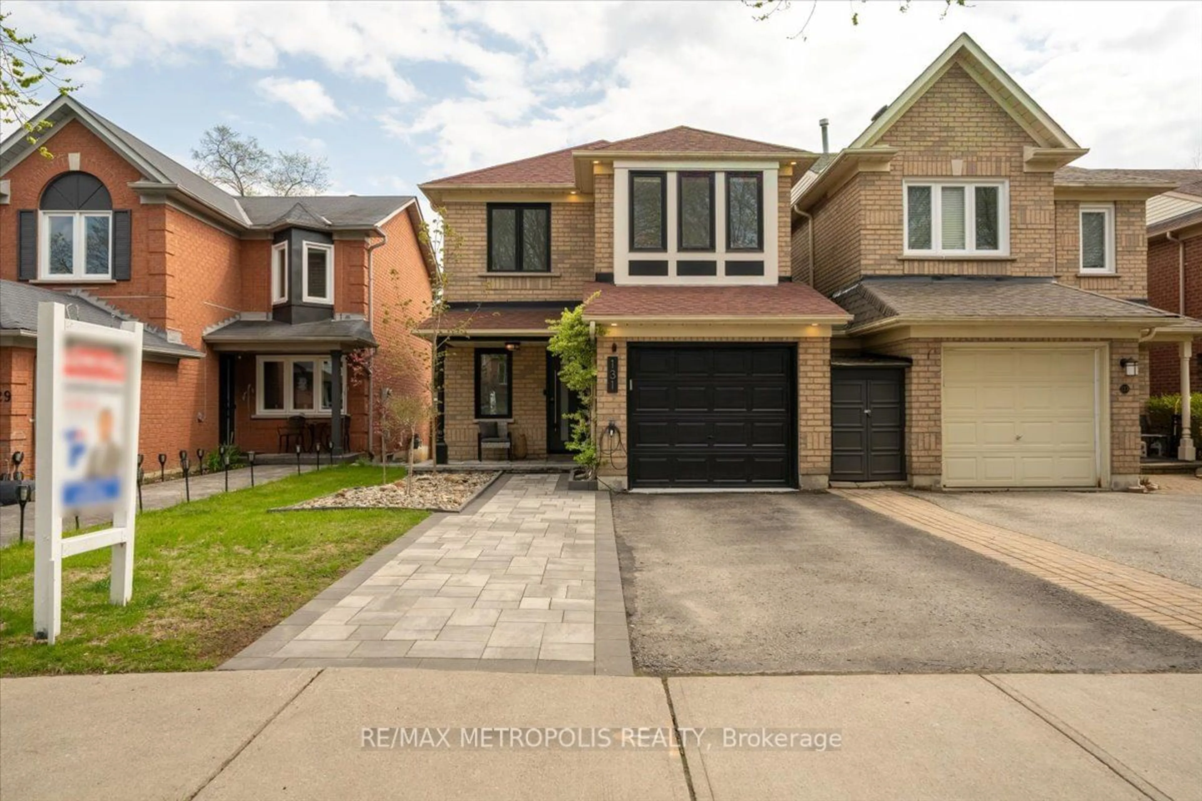 Frontside or backside of a home for 131 Thicket Cres, Pickering Ontario L1V 6S6