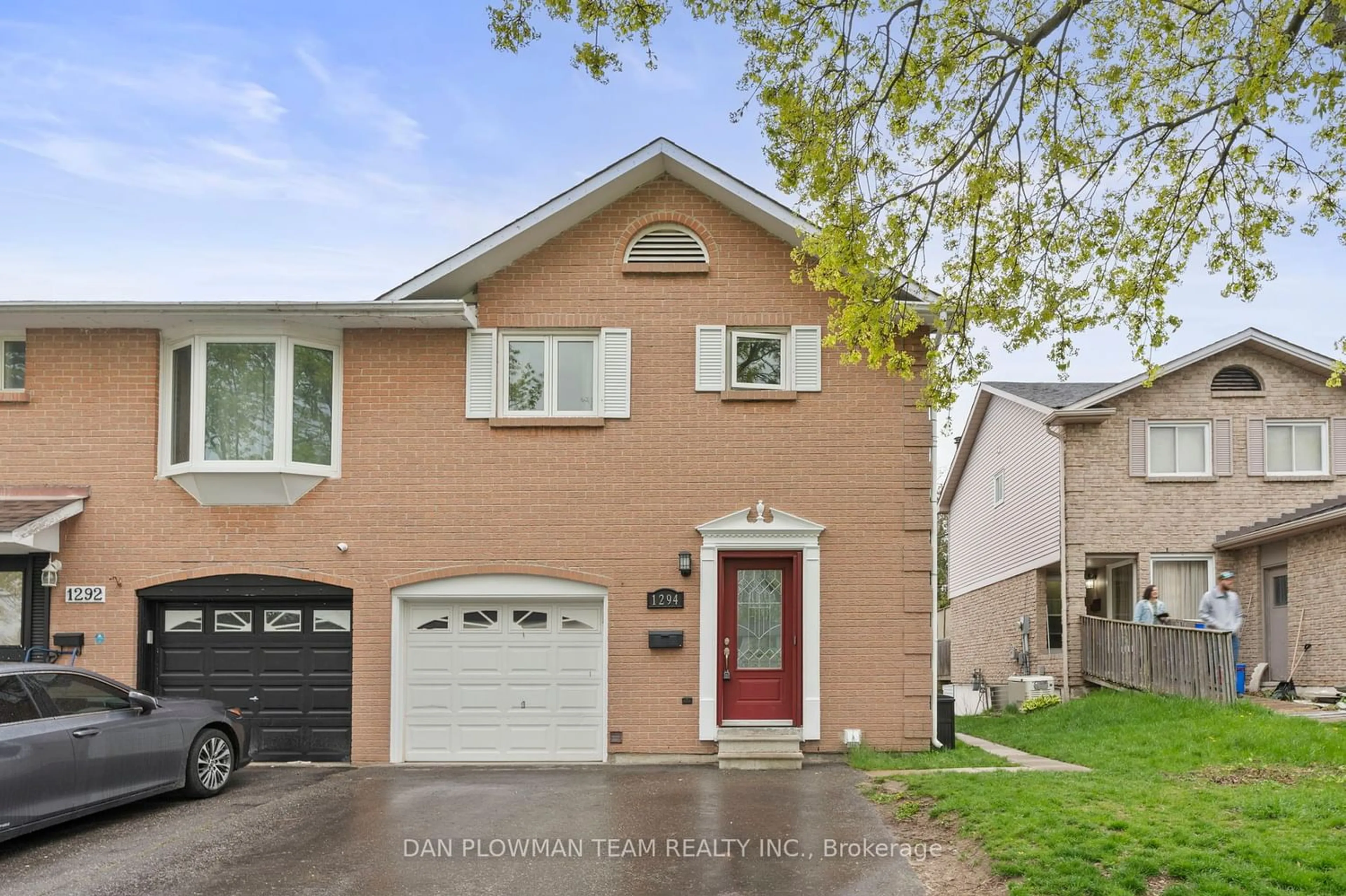 Frontside or backside of a home for 1294 Sunnybrae Cres, Oshawa Ontario L1H 8E5