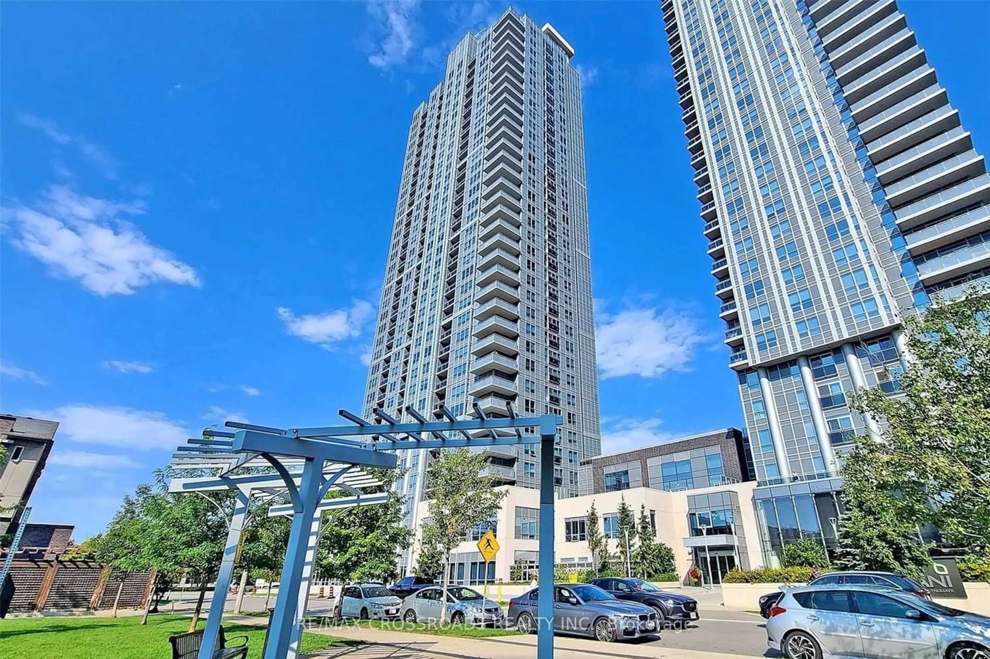 A pic from exterior of the house or condo for 275 Village Green Sq #2022, Toronto Ontario M1S 0L8