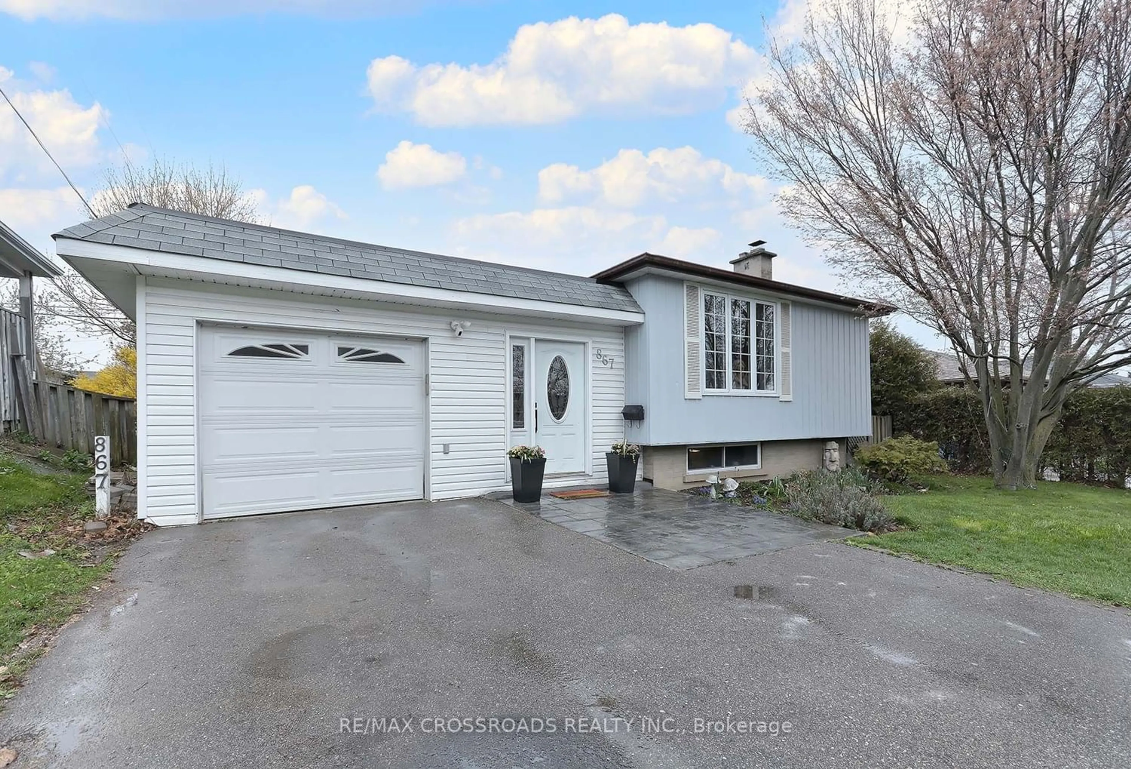 Frontside or backside of a home for 867 Zator Ave, Pickering Ontario L1W 1Y2