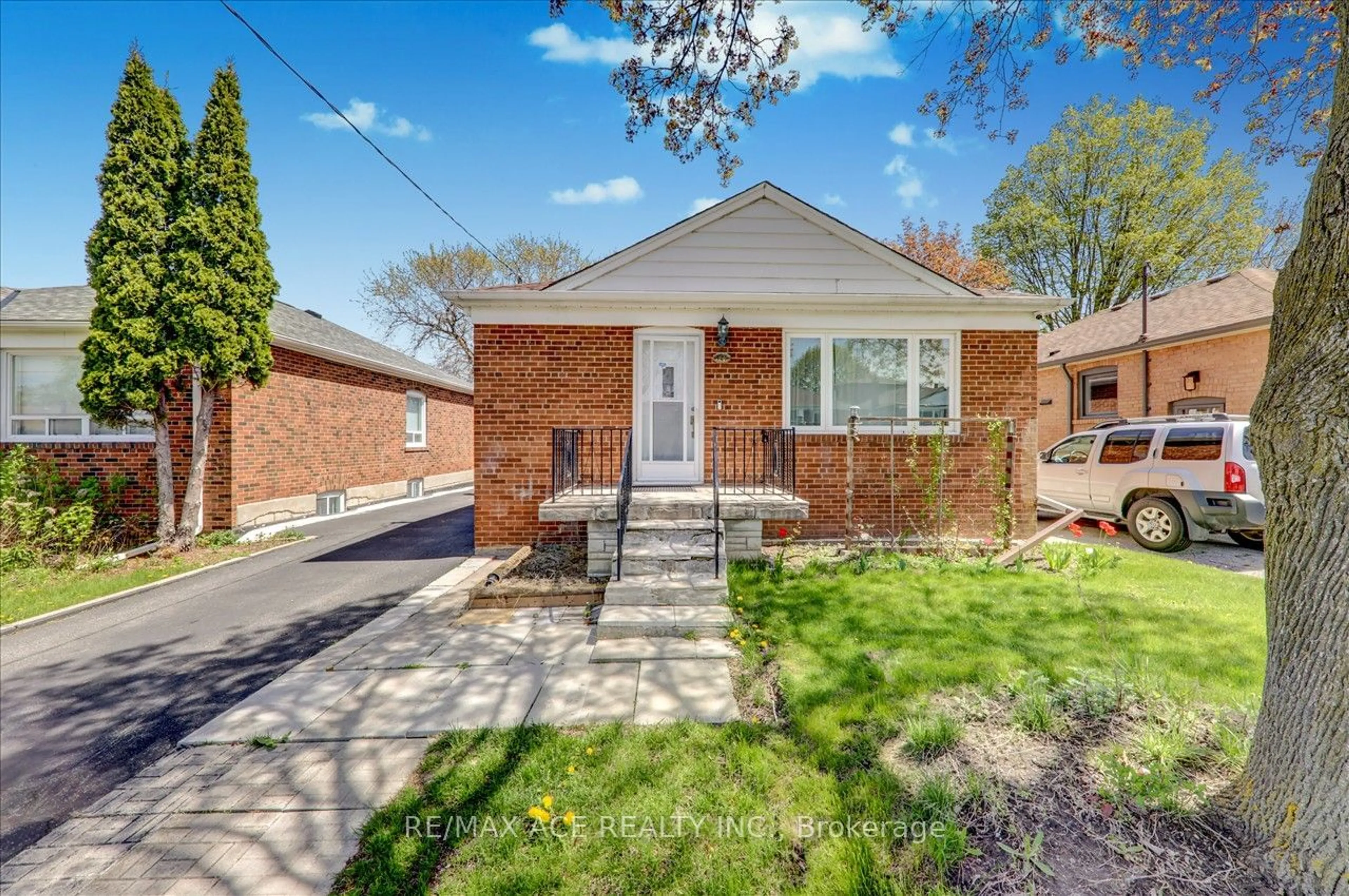 Home with brick exterior material for 127 Lilian Dr, Toronto Ontario M1R 3W6