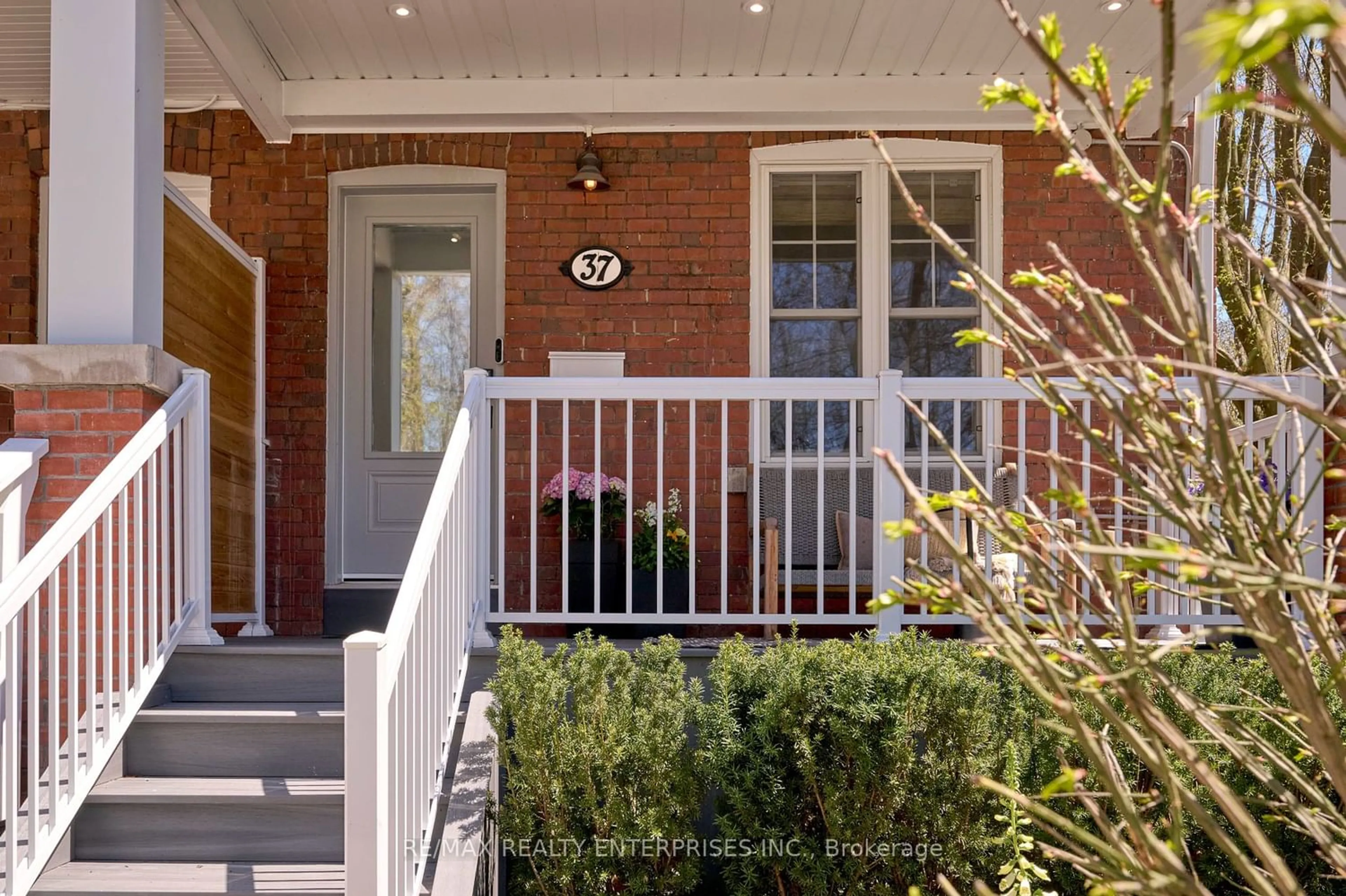 Home with brick exterior material for 37 Lee Ave, Toronto Ontario M4E 2P1