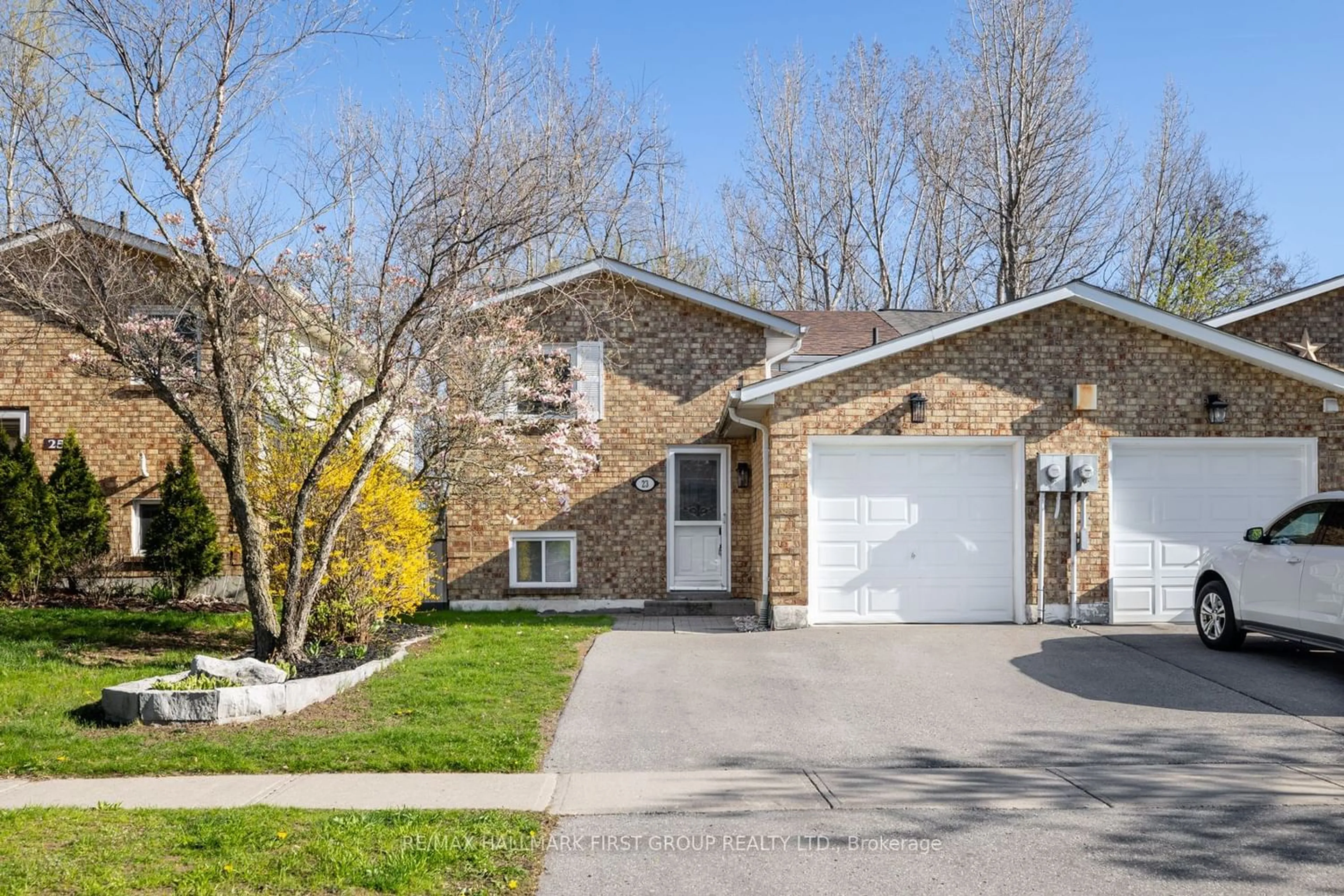 Frontside or backside of a home for 23 Hartsfield Dr, Clarington Ontario L1E 1M8