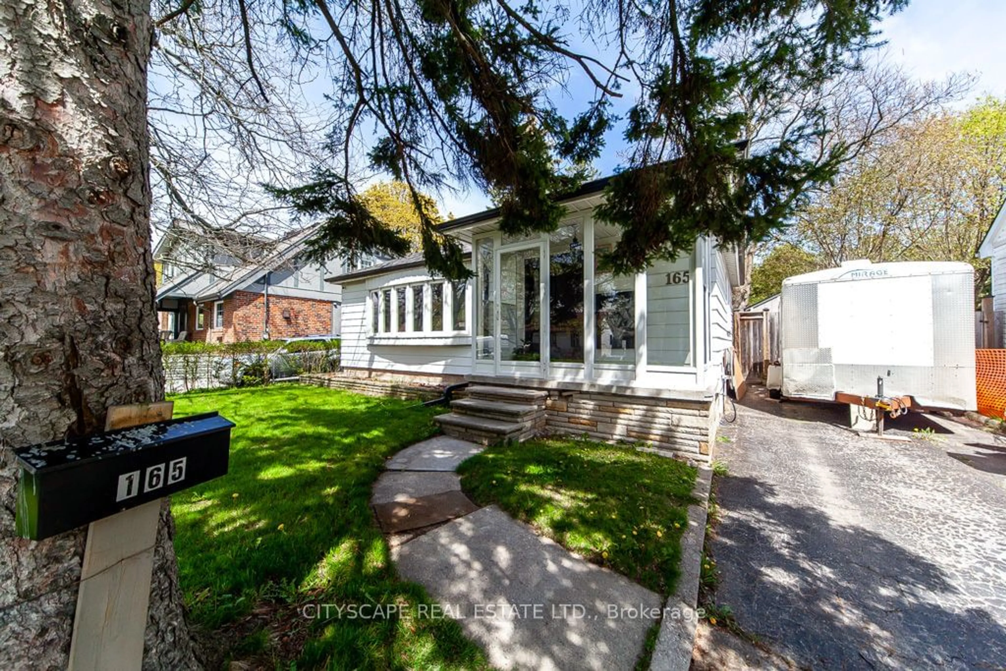 Outside view for 165 Harewood Ave, Toronto Ontario M1M 2S1