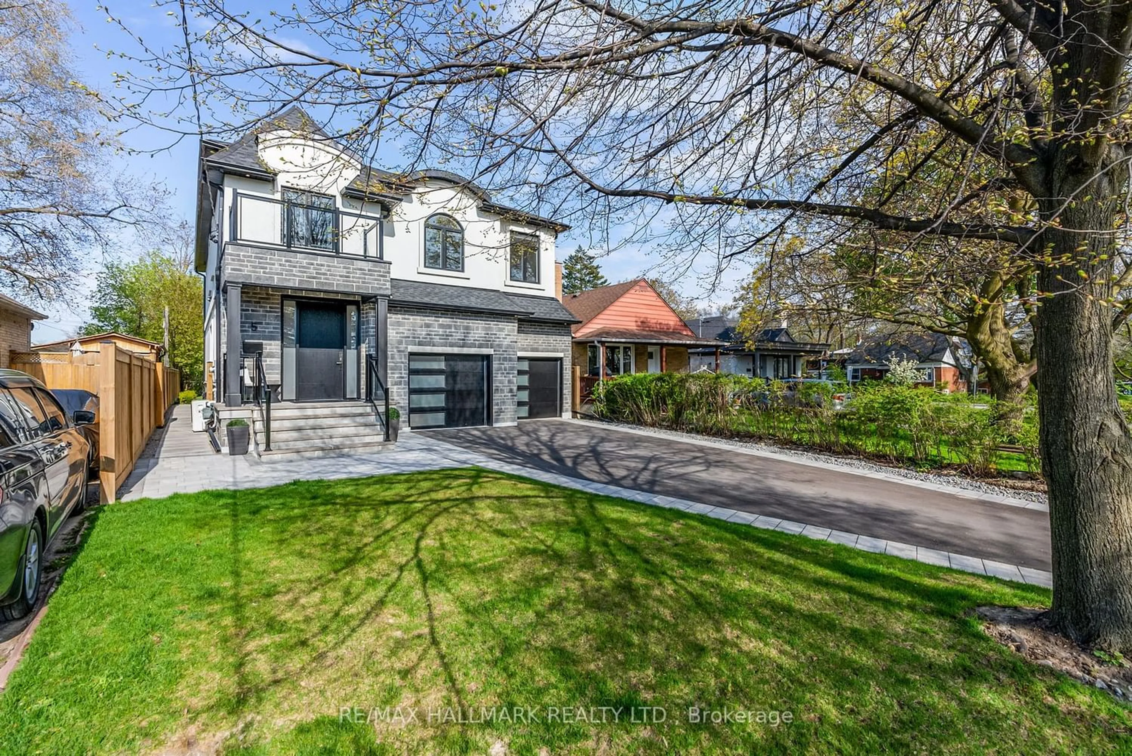 Frontside or backside of a home for 5 Inniswood Dr, Toronto Ontario M1R 1E3