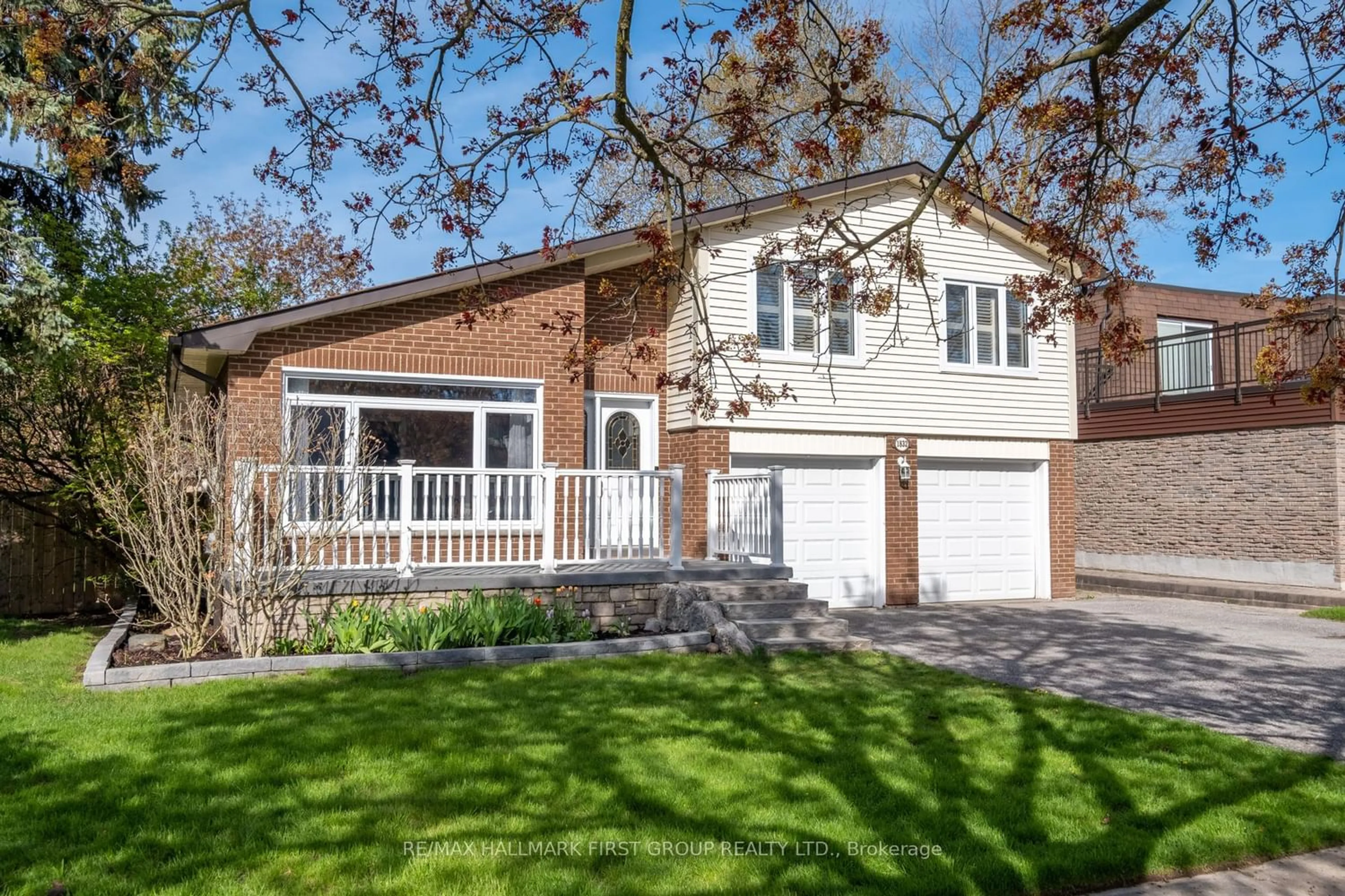 Frontside or backside of a home for 1832 Bronte Sq, Pickering Ontario L1V 3B9