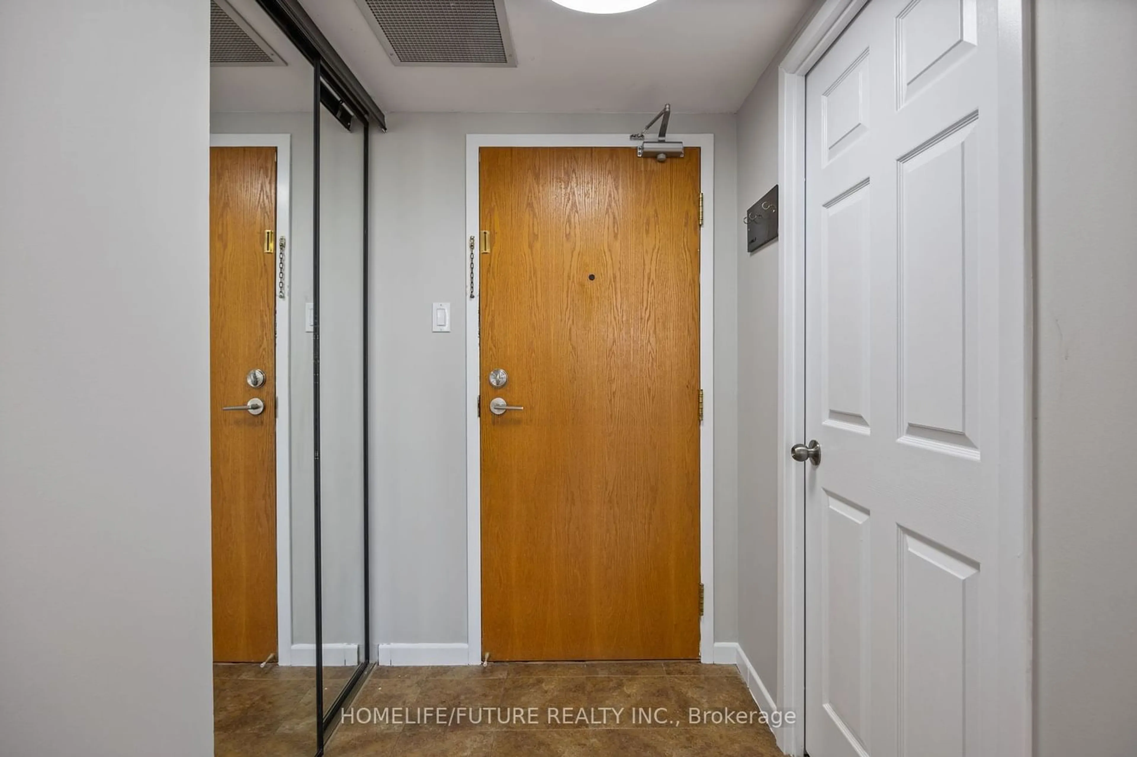 Indoor entryway for 4727 Sheppard Ave #213, Toronto Ontario M1S 5B3