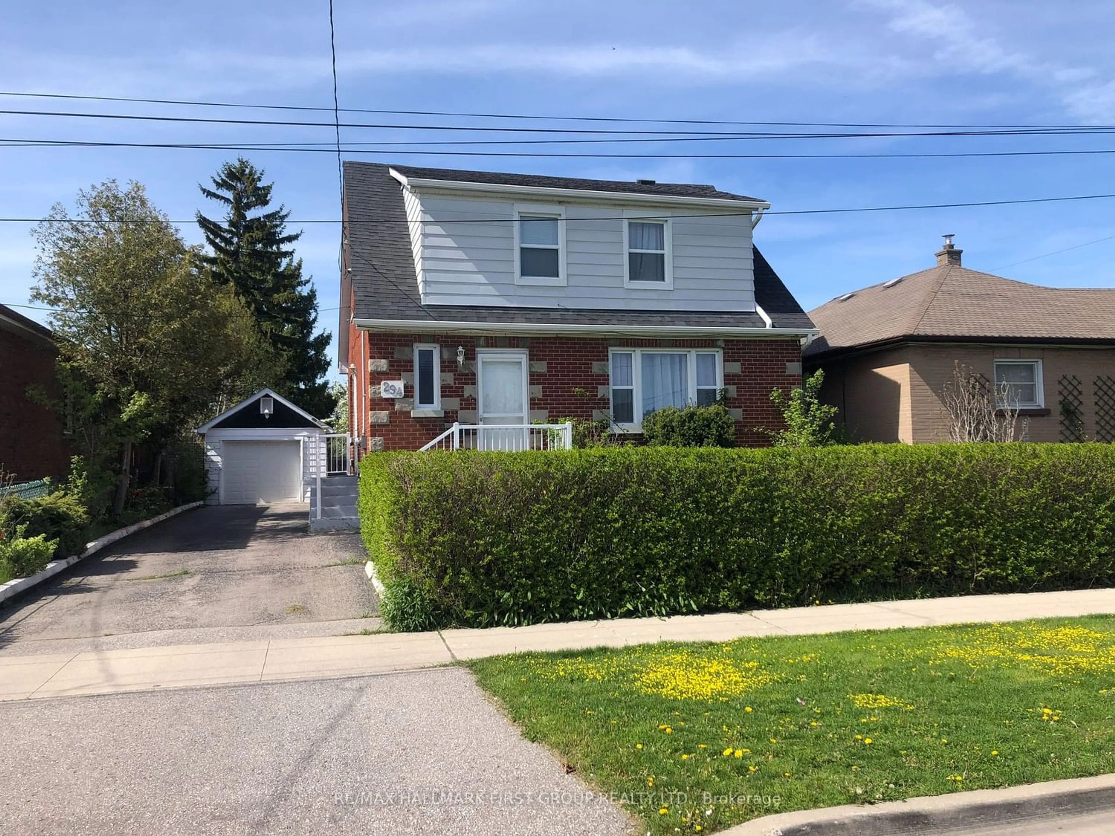 Frontside or backside of a home for 294 Wolfe St, Oshawa Ontario L1H 3T7