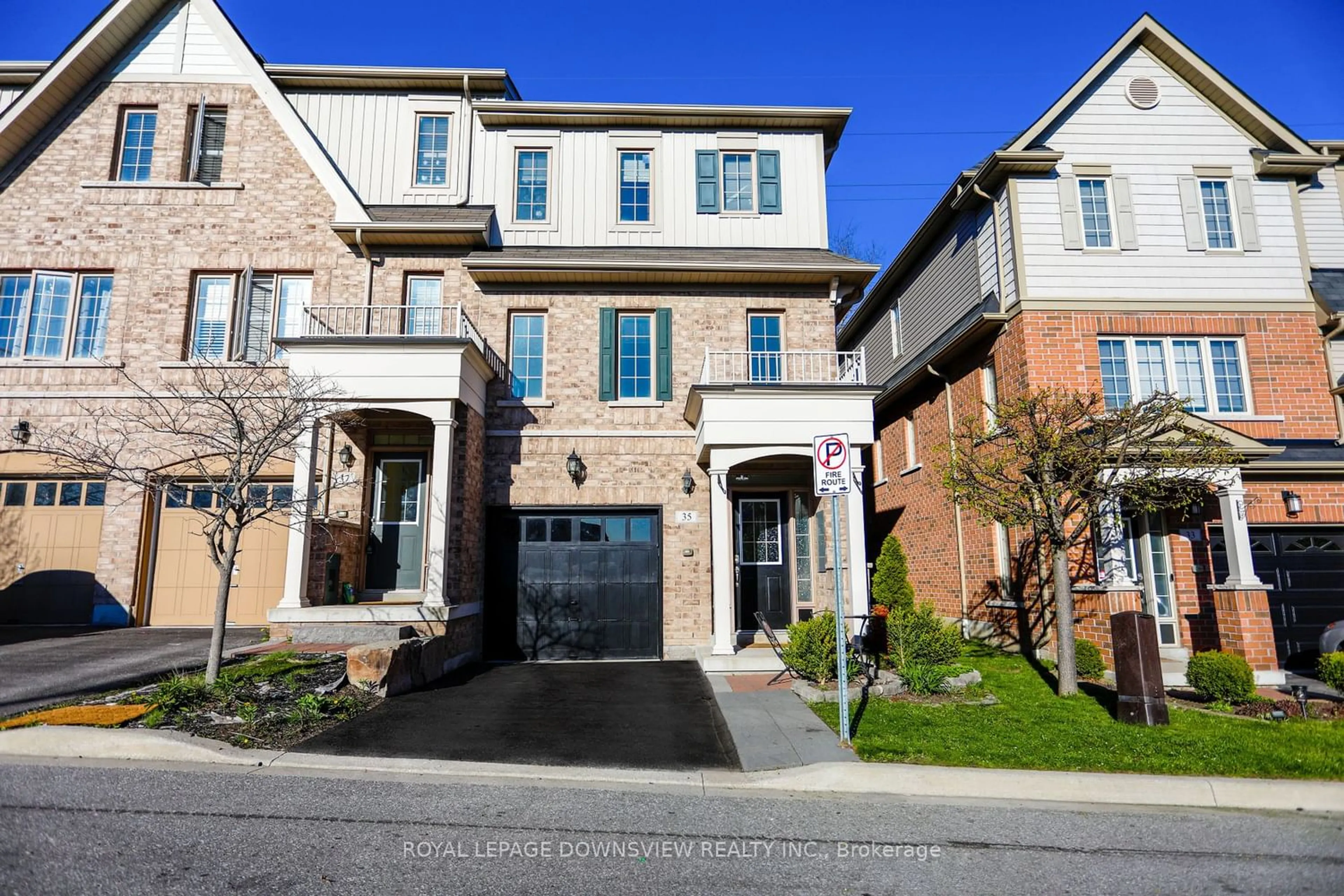 A pic from exterior of the house or condo for 35 Magpie Way, Whitby Ontario L1N 0K7
