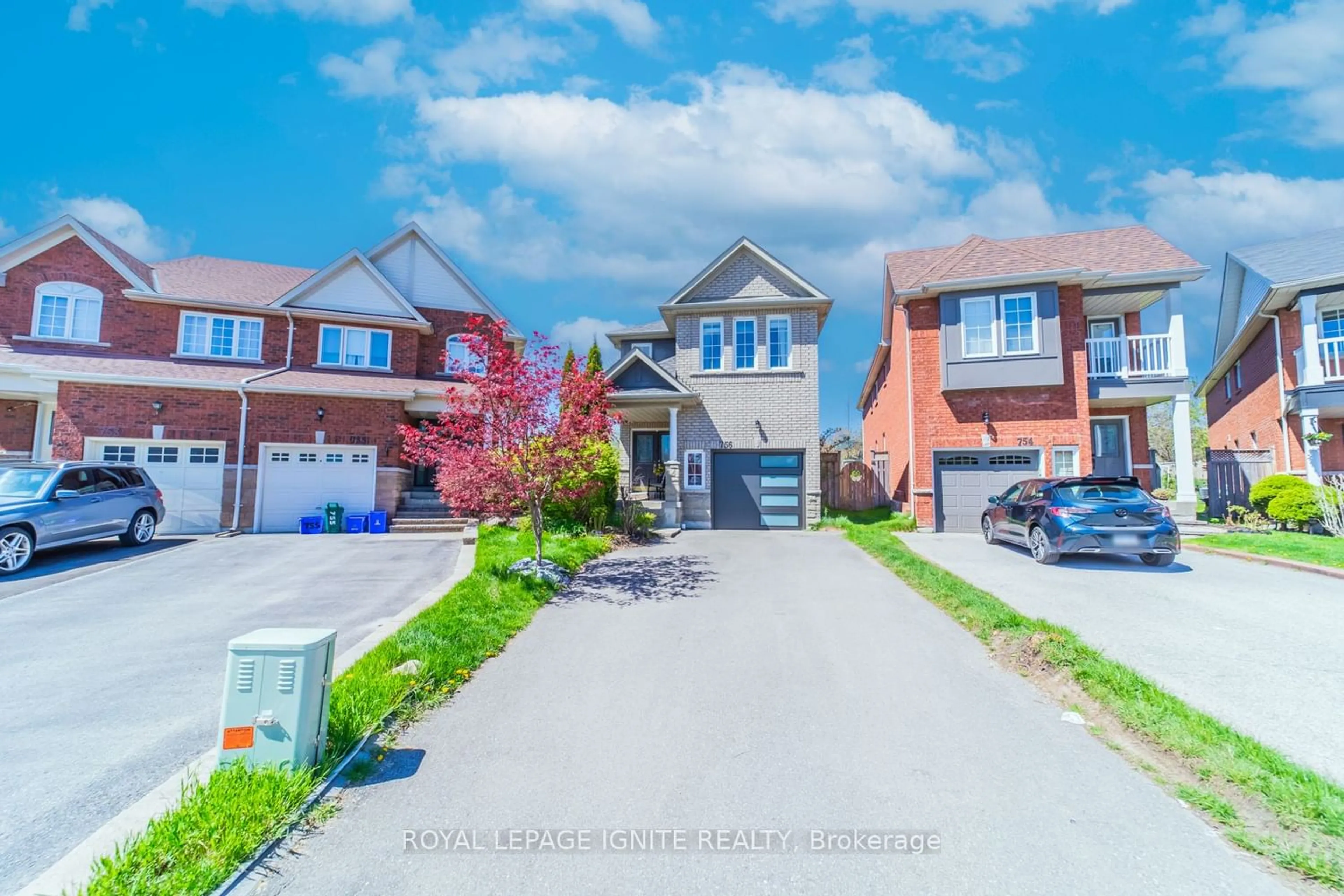 Frontside or backside of a home for 756 Swan Pl, Pickering Ontario L1X 2V8