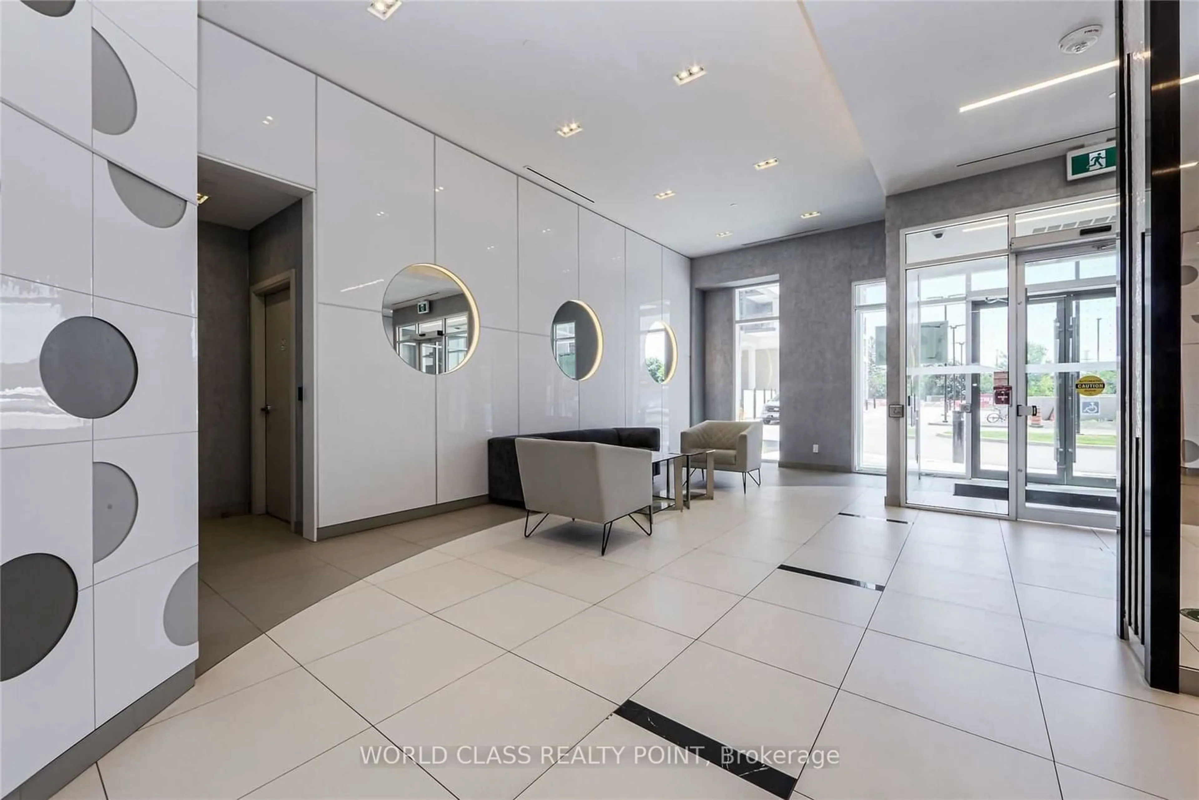 Indoor foyer for 30 Meadowglen Pl #517, Toronto Ontario M1G 0A6