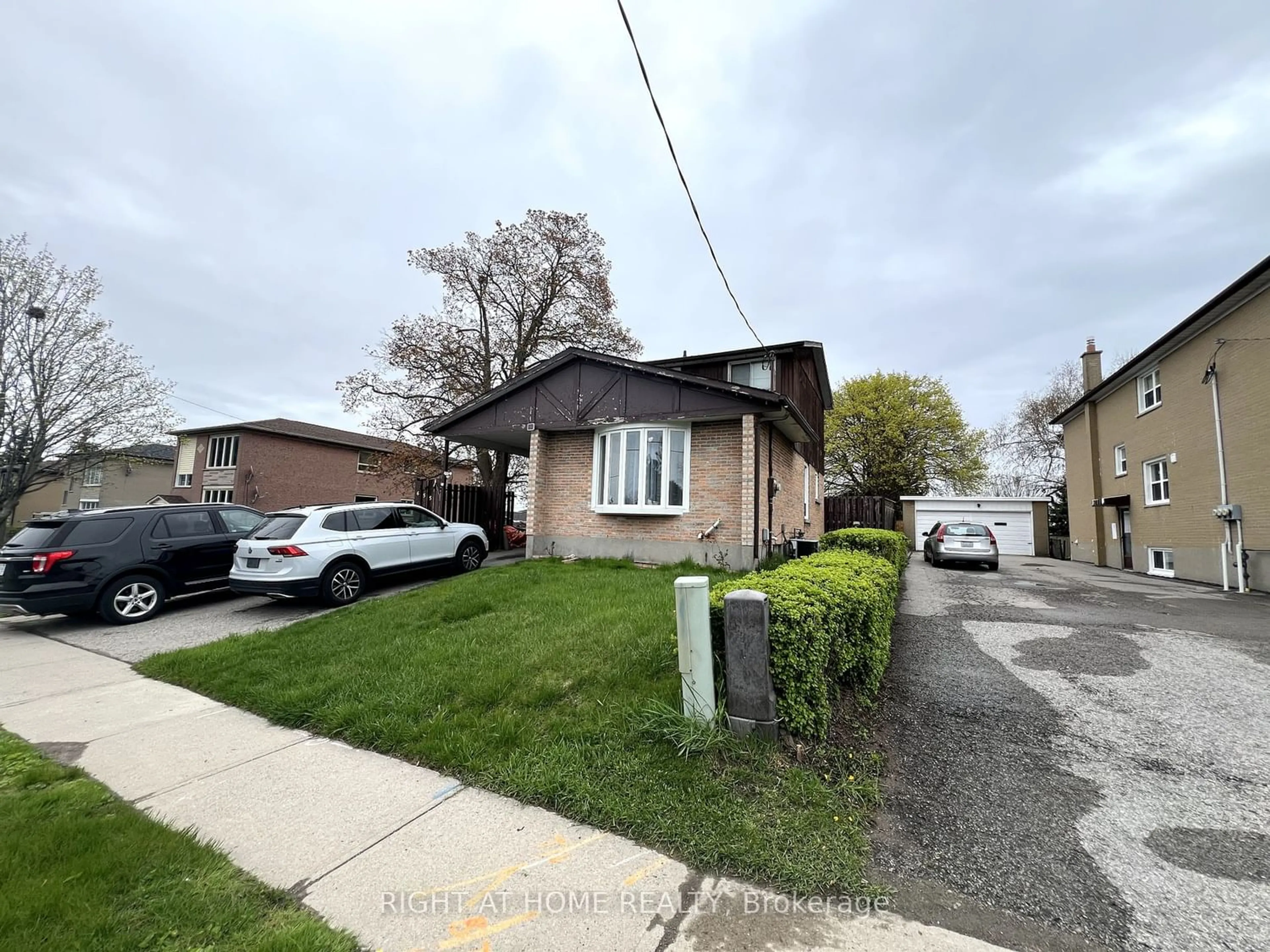Frontside or backside of a home for 655 Bloor St, Oshawa Ontario L1H 3N4