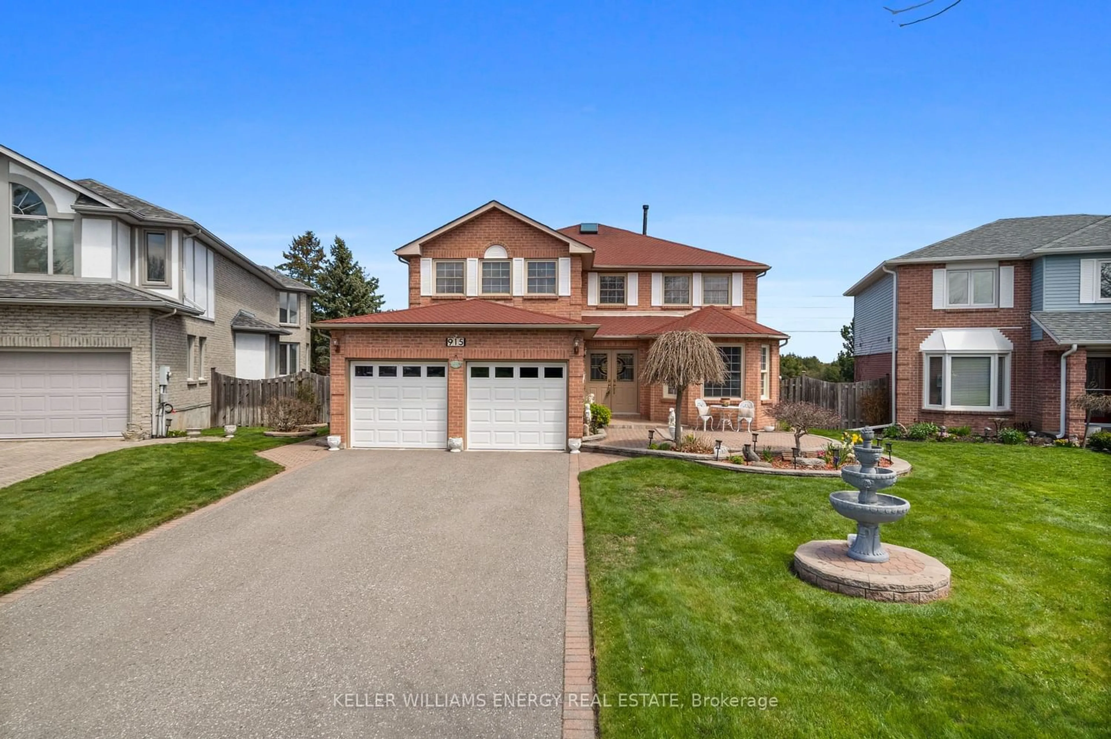 Frontside or backside of a home for 915 Catskill Dr, Oshawa Ontario L1J 8J9