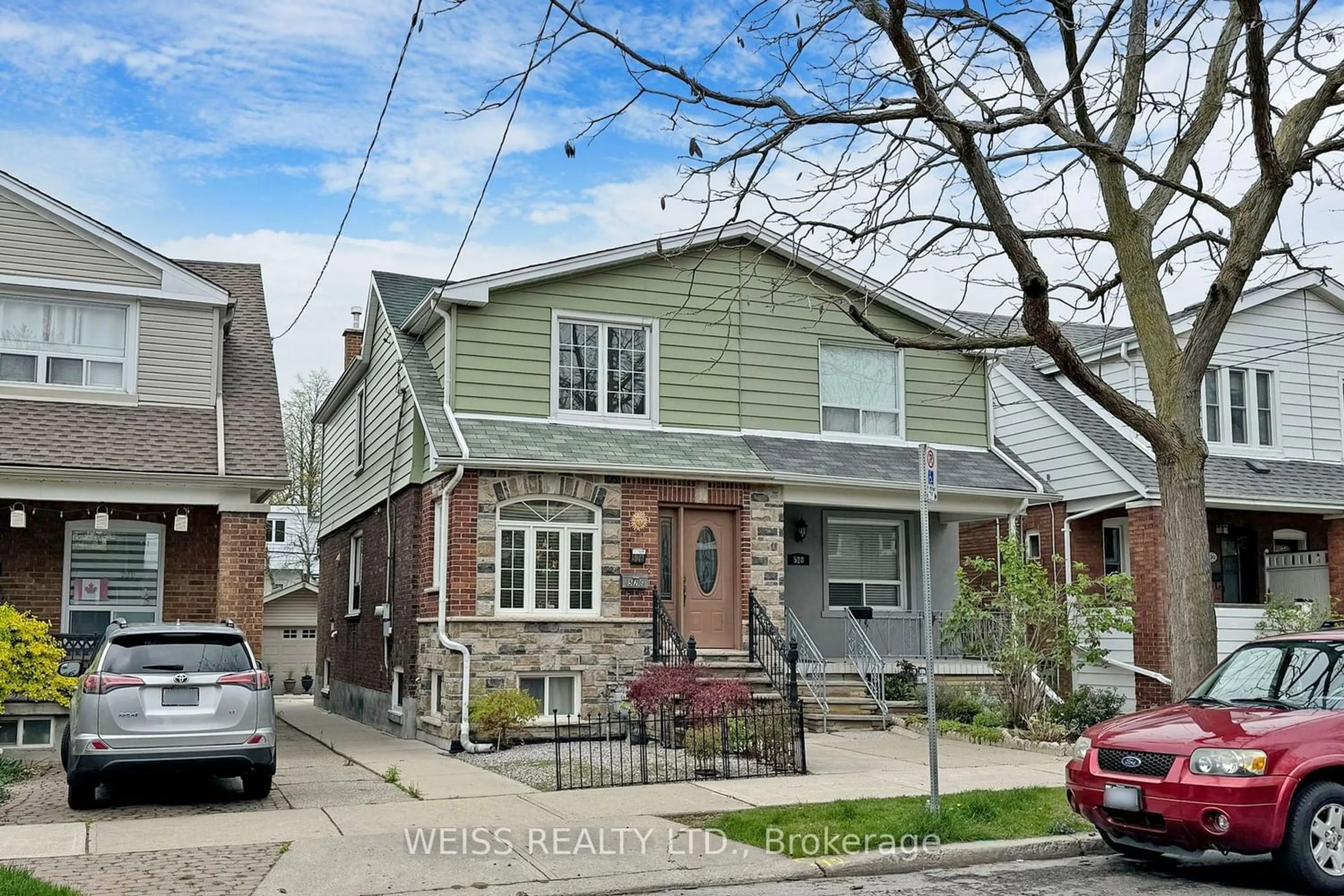 A pic from exterior of the house or condo for 526 Milverton Blvd, Toronto Ontario M4C 1X5