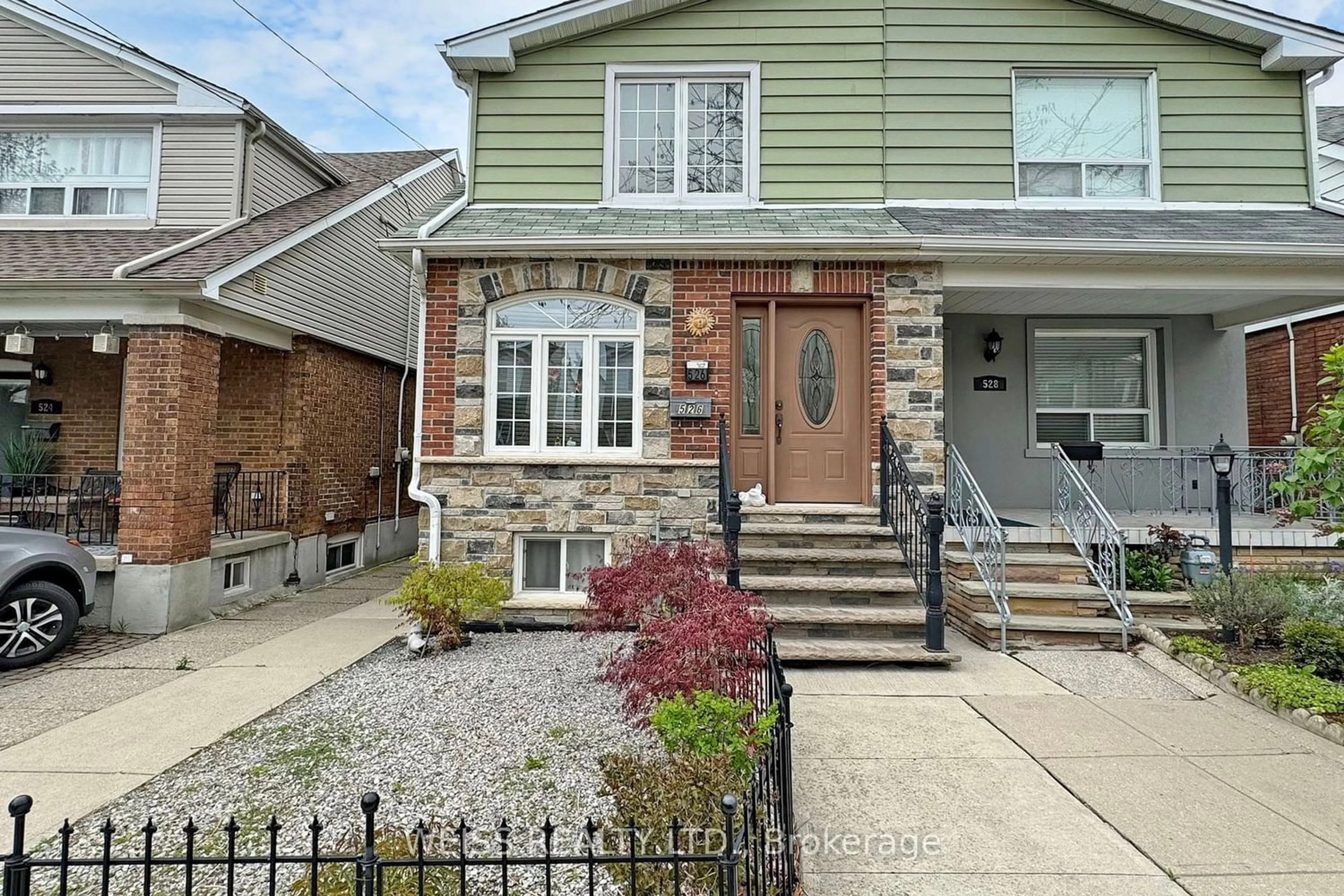 Frontside or backside of a home for 526 Milverton Blvd, Toronto Ontario M4C 1X5