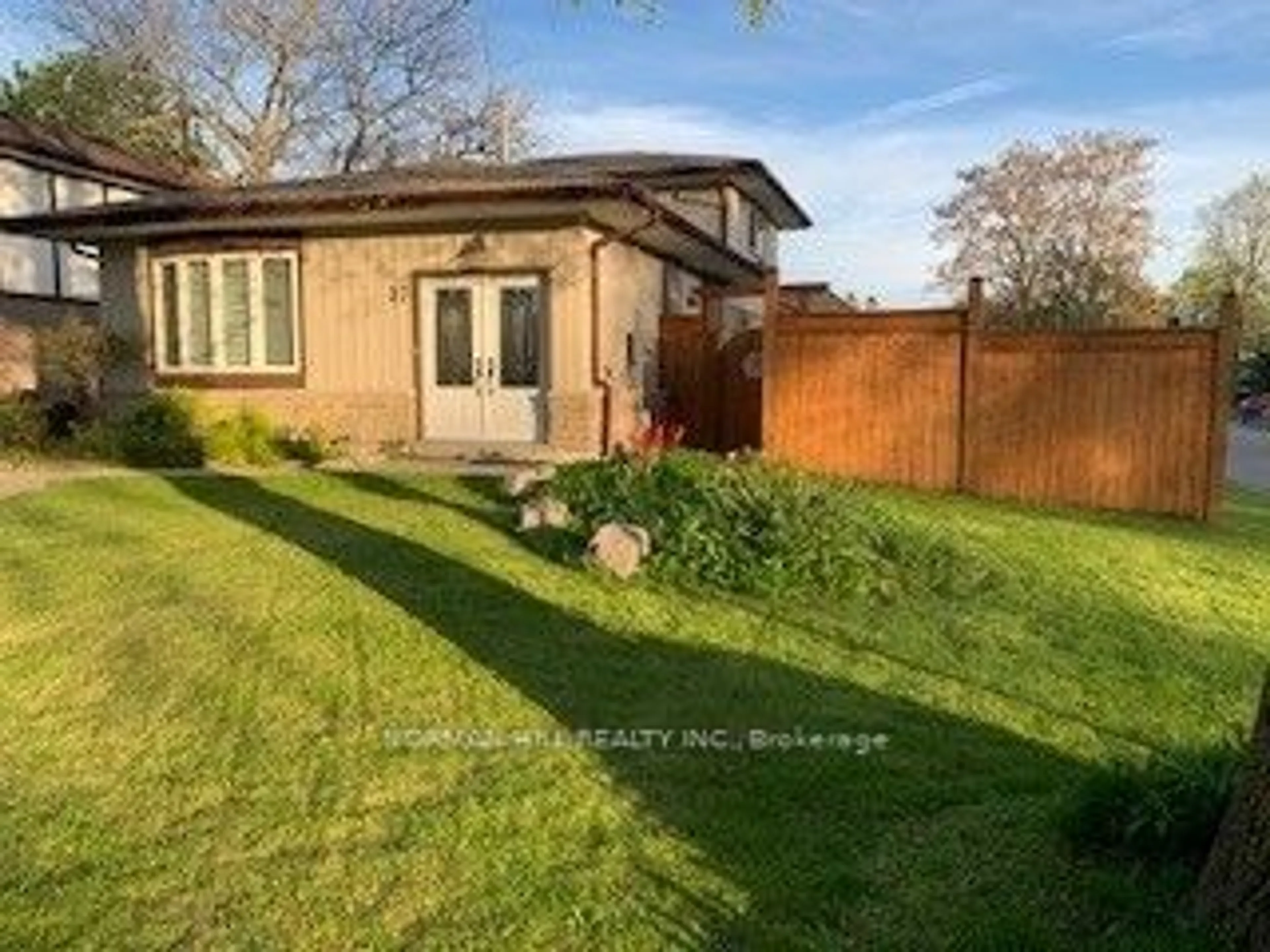 Frontside or backside of a home for 37 Michael Blvd, Whitby Ontario L1N 5P6