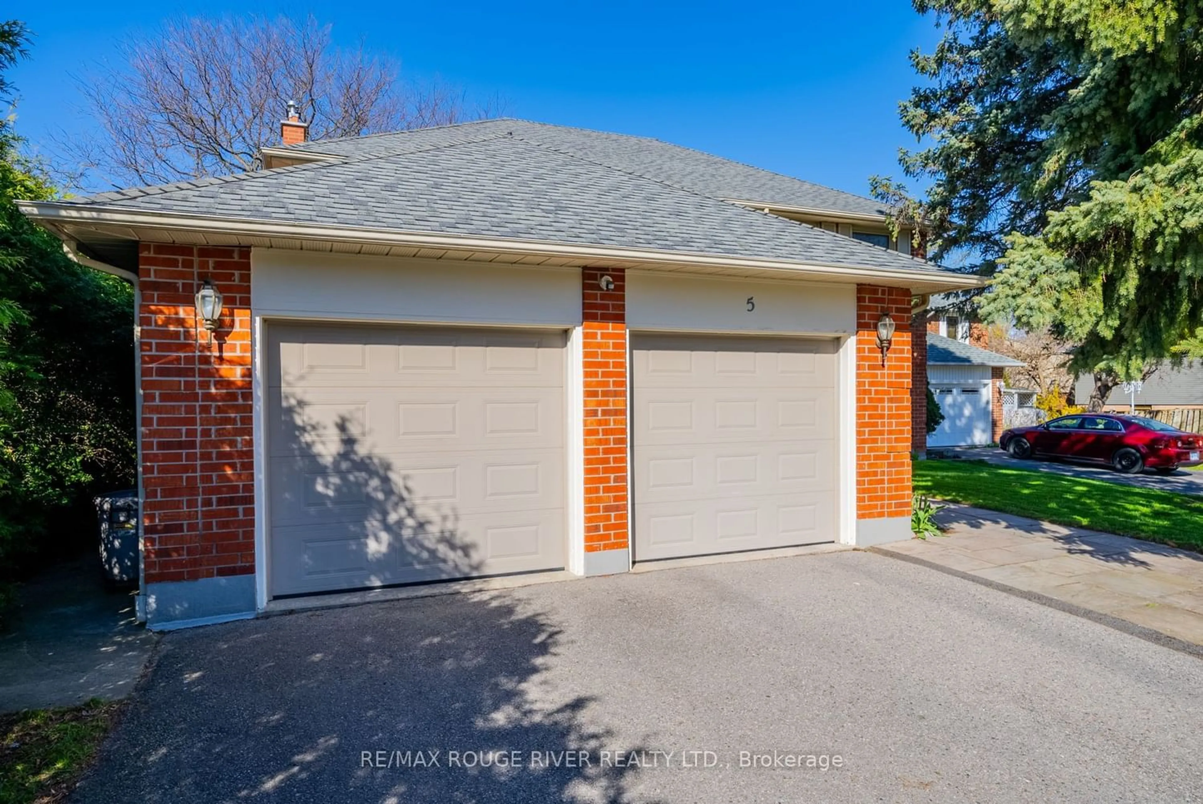 A pic from exterior of the house or condo for 5 Karen Ann Cres, Toronto Ontario M1G 1M2