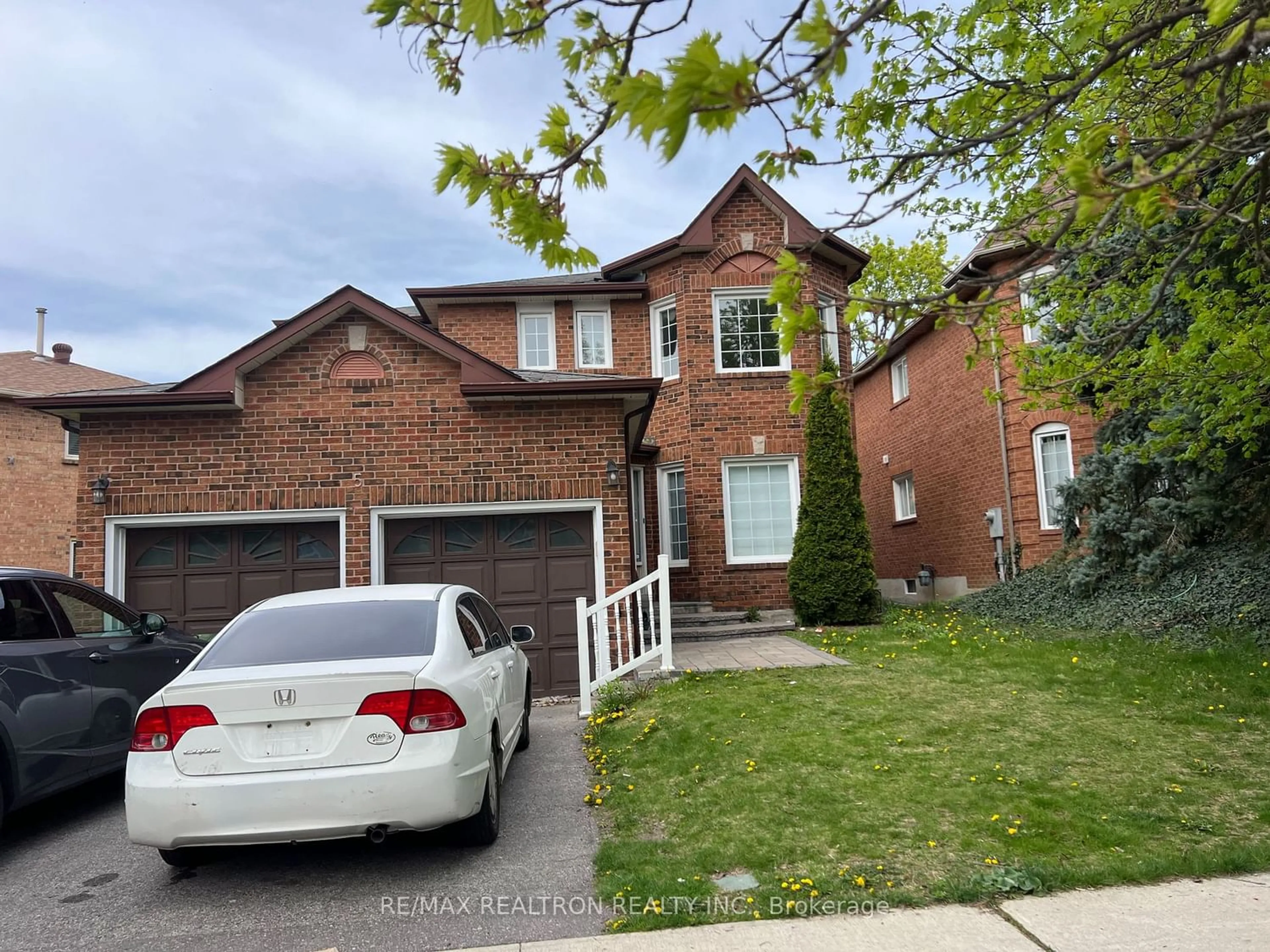 Frontside or backside of a home for 5 Cromwell Rd, Toronto Ontario M1J 3N1