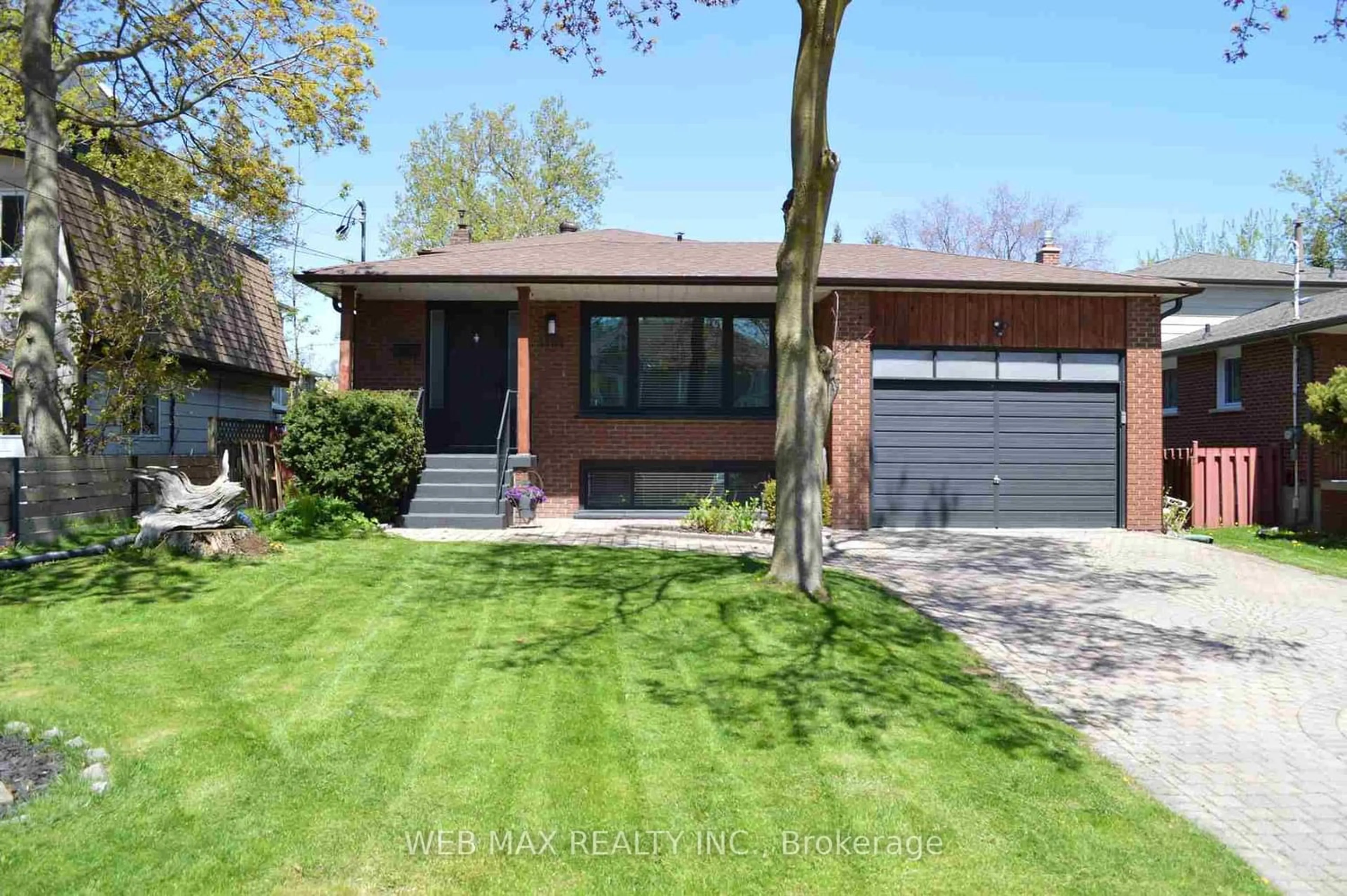 Frontside or backside of a home for 1302 Wharf St, Pickering Ontario L1W 1A4