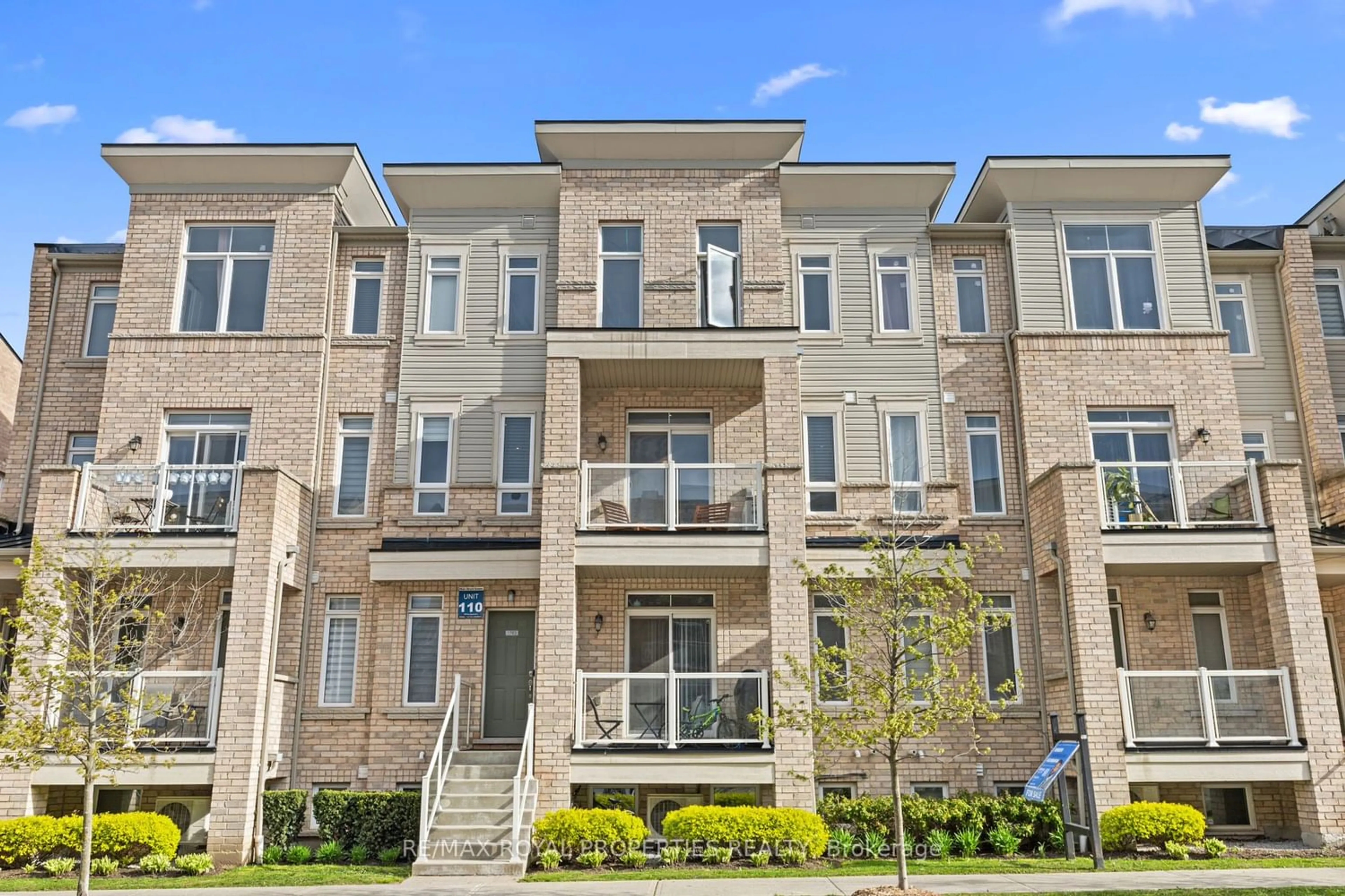A pic from exterior of the house or condo for 1718 Grenwich Glen, Pickering Ontario L1X 0E4