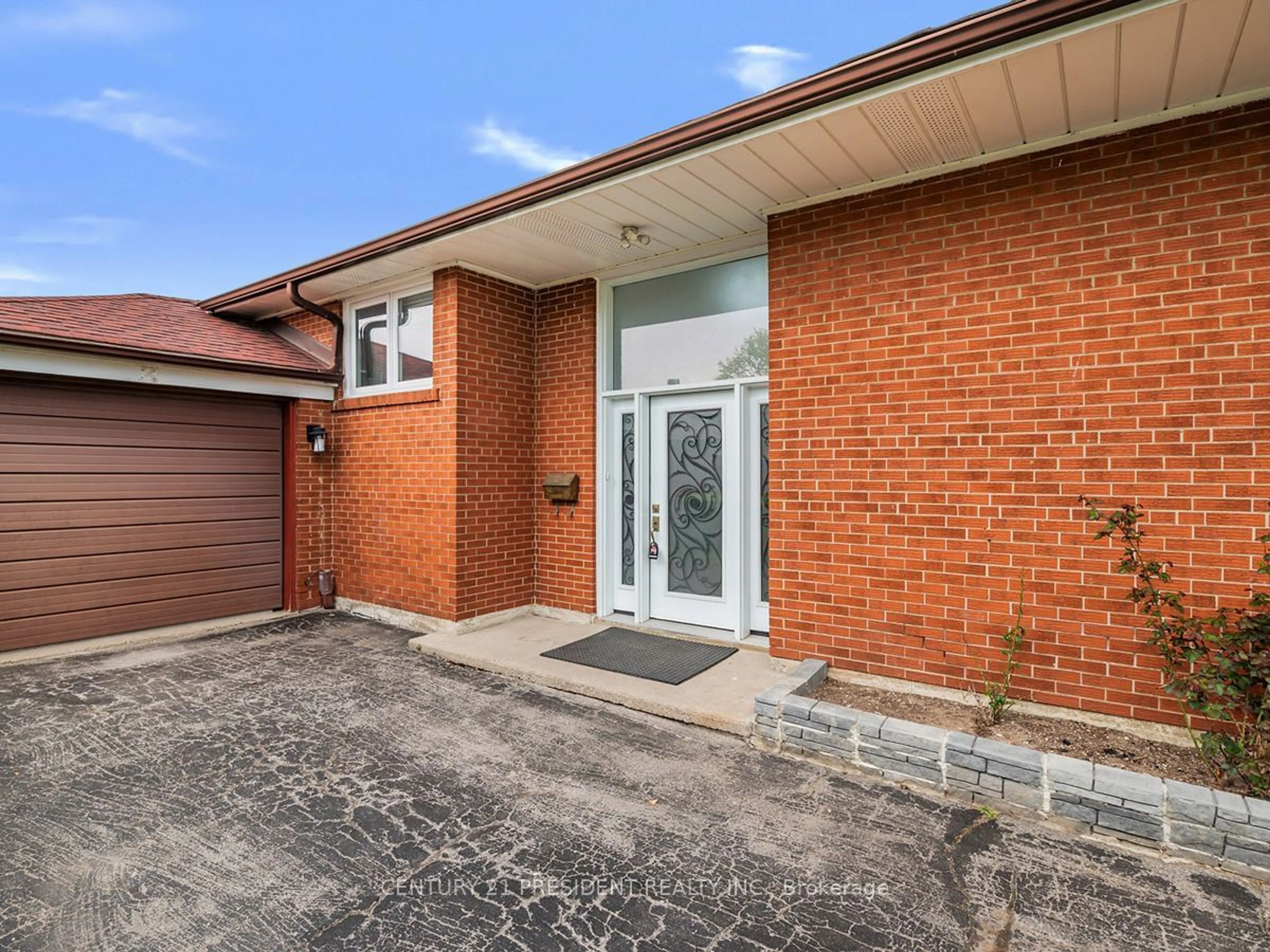 Home with brick exterior material for 3 Willamere Dr, Toronto Ontario M1M 1W5