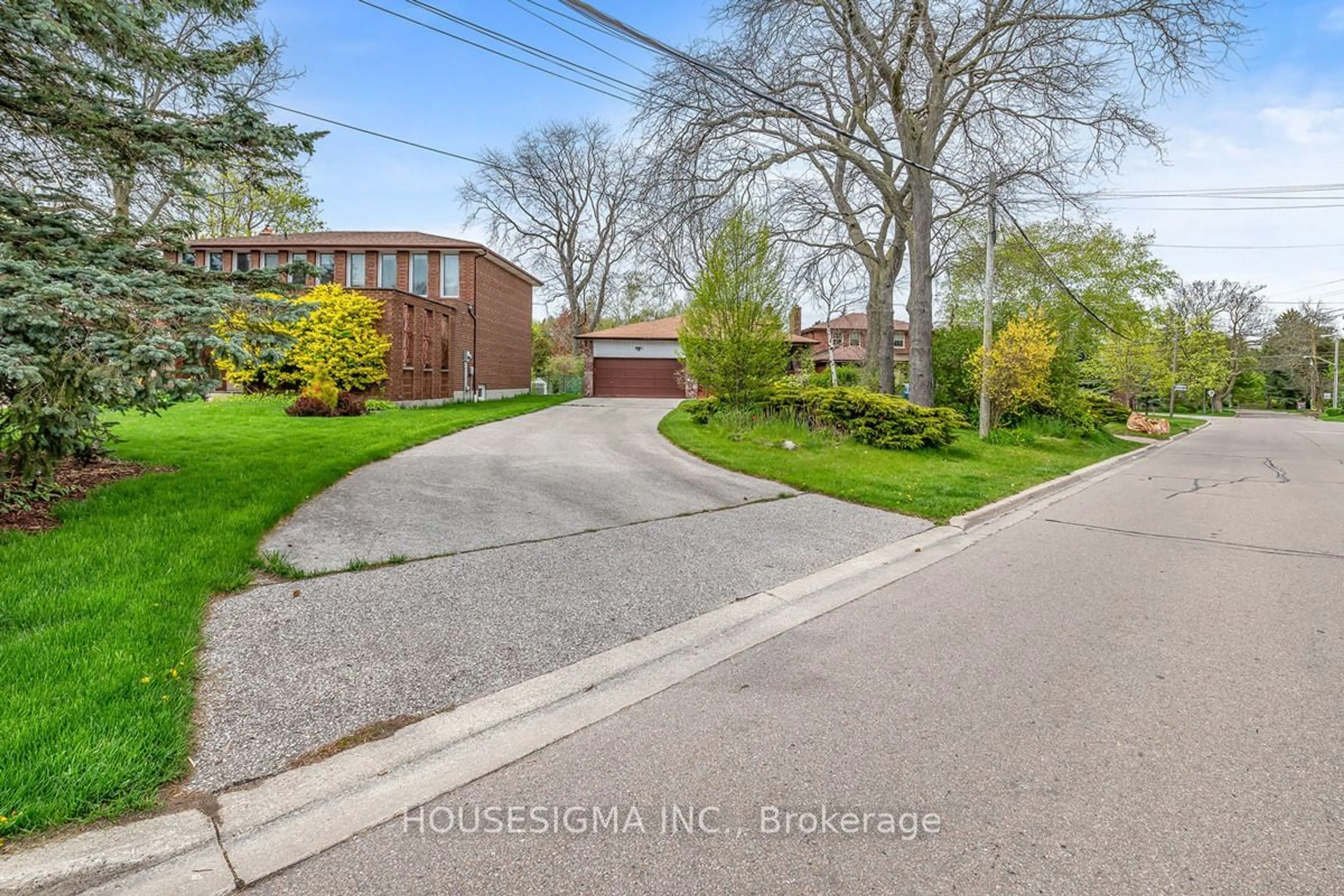 Street view for 86 Hill Cres, Toronto Ontario M1M 1J6