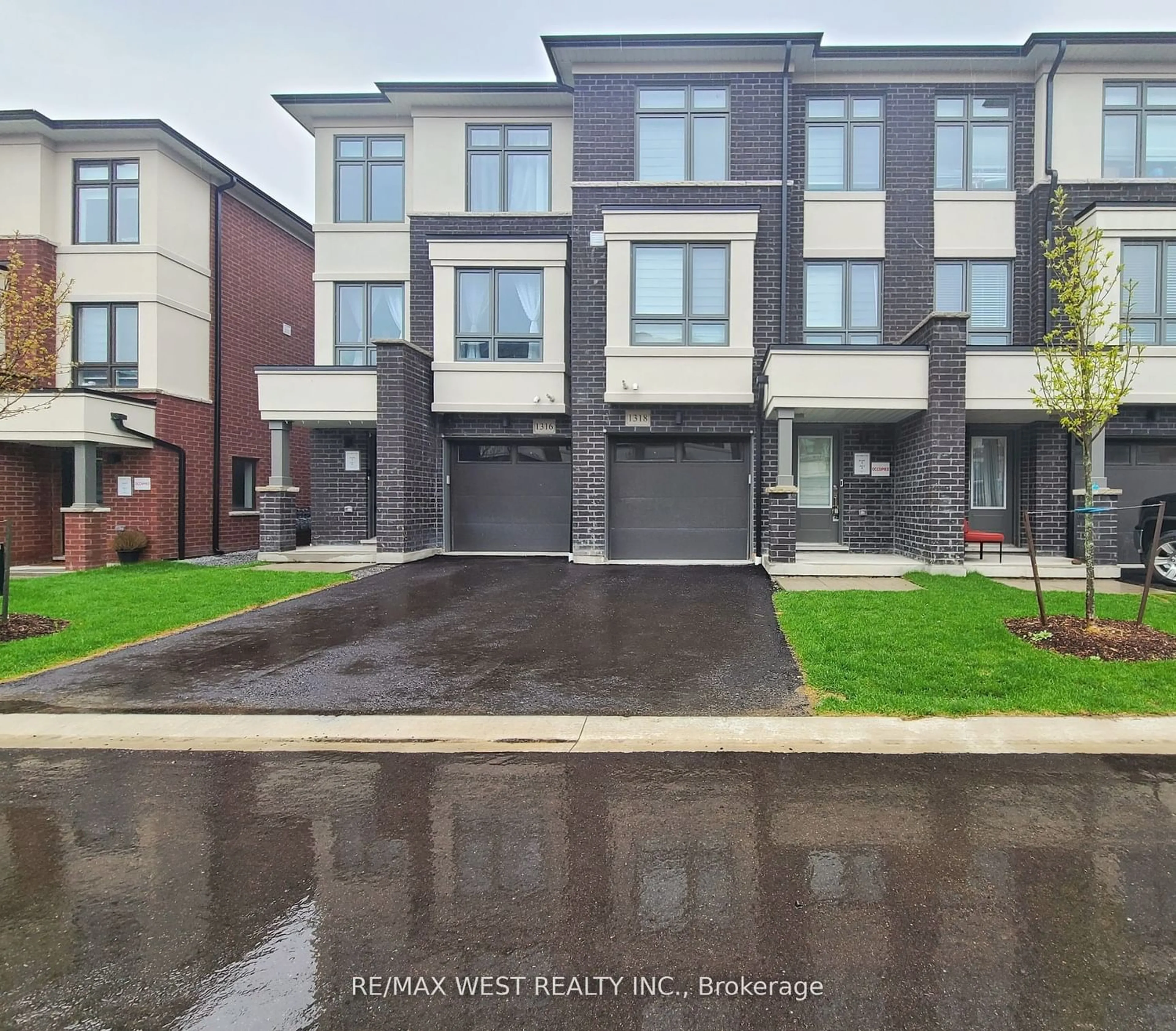 A pic from exterior of the house or condo for 1318 Bradenton Path, Oshawa Ontario L1K 1A9