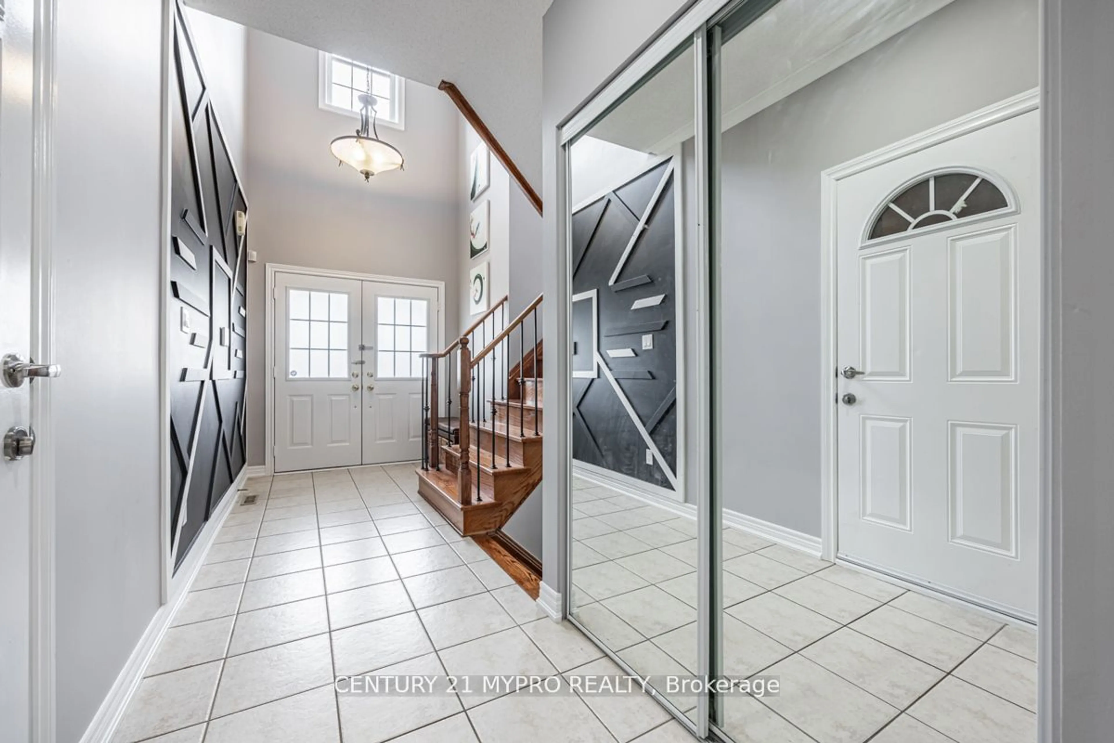 Indoor entryway for 68 Cranborne Cres, Whitby Ontario L1M 2L9