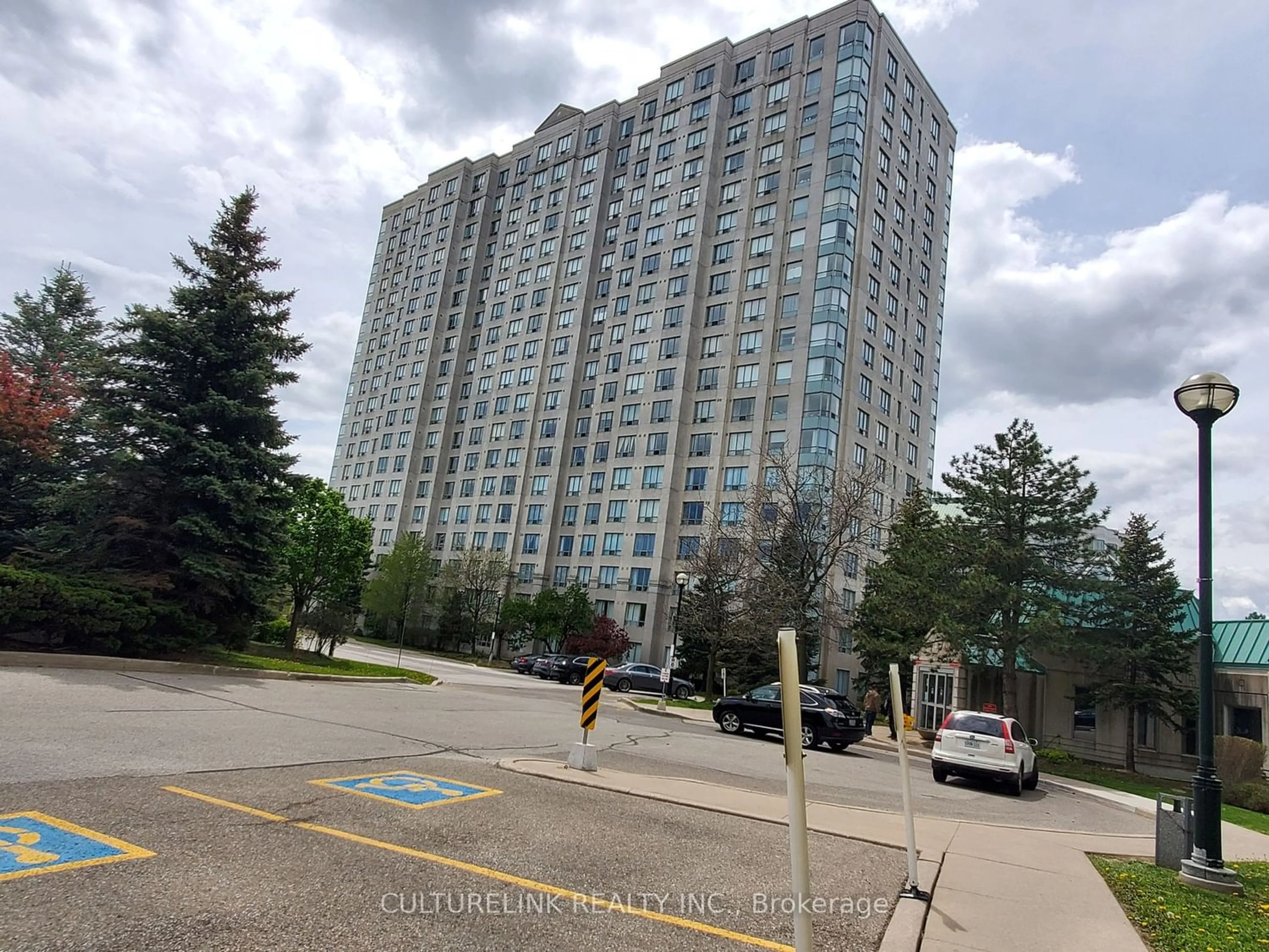 A pic from exterior of the house or condo for 2627 Mccowan Rd #Lph19, Toronto Ontario M1S 5T1