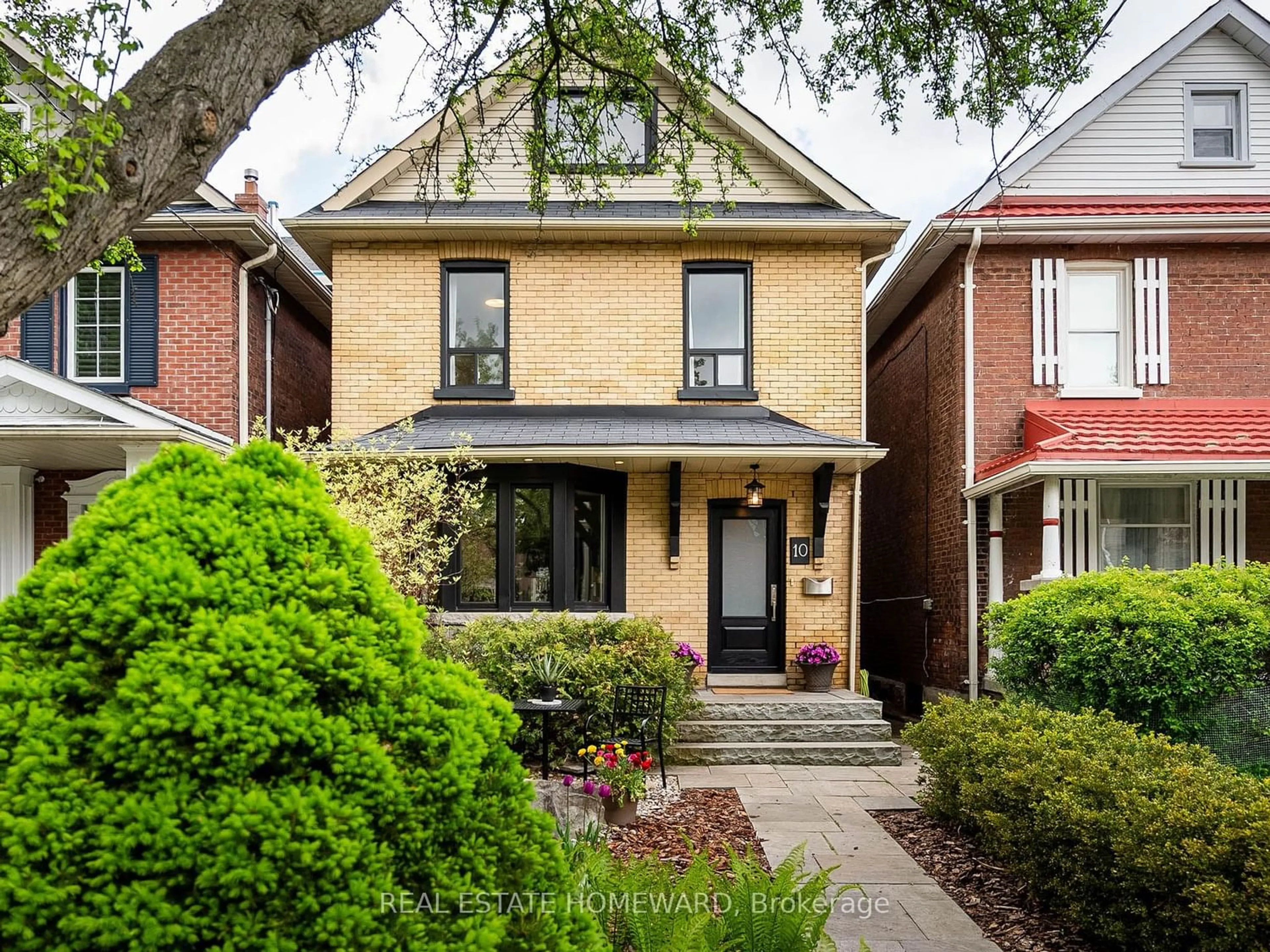 Home with brick exterior material for 10 Osborne Ave, Toronto Ontario M4E 3A9