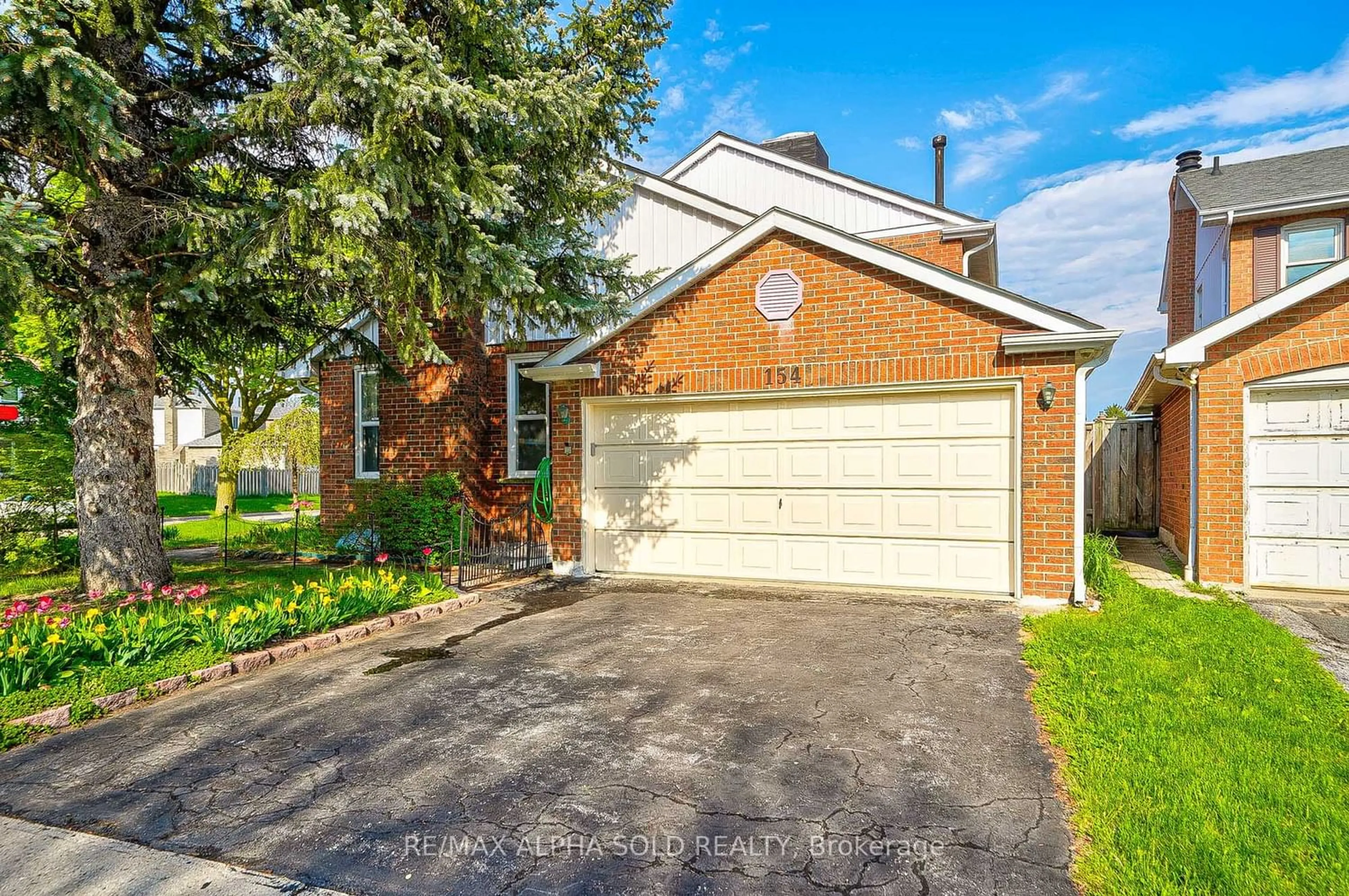 Home with brick exterior material for 154 Wintermute Blvd, Toronto Ontario M1W 3N9