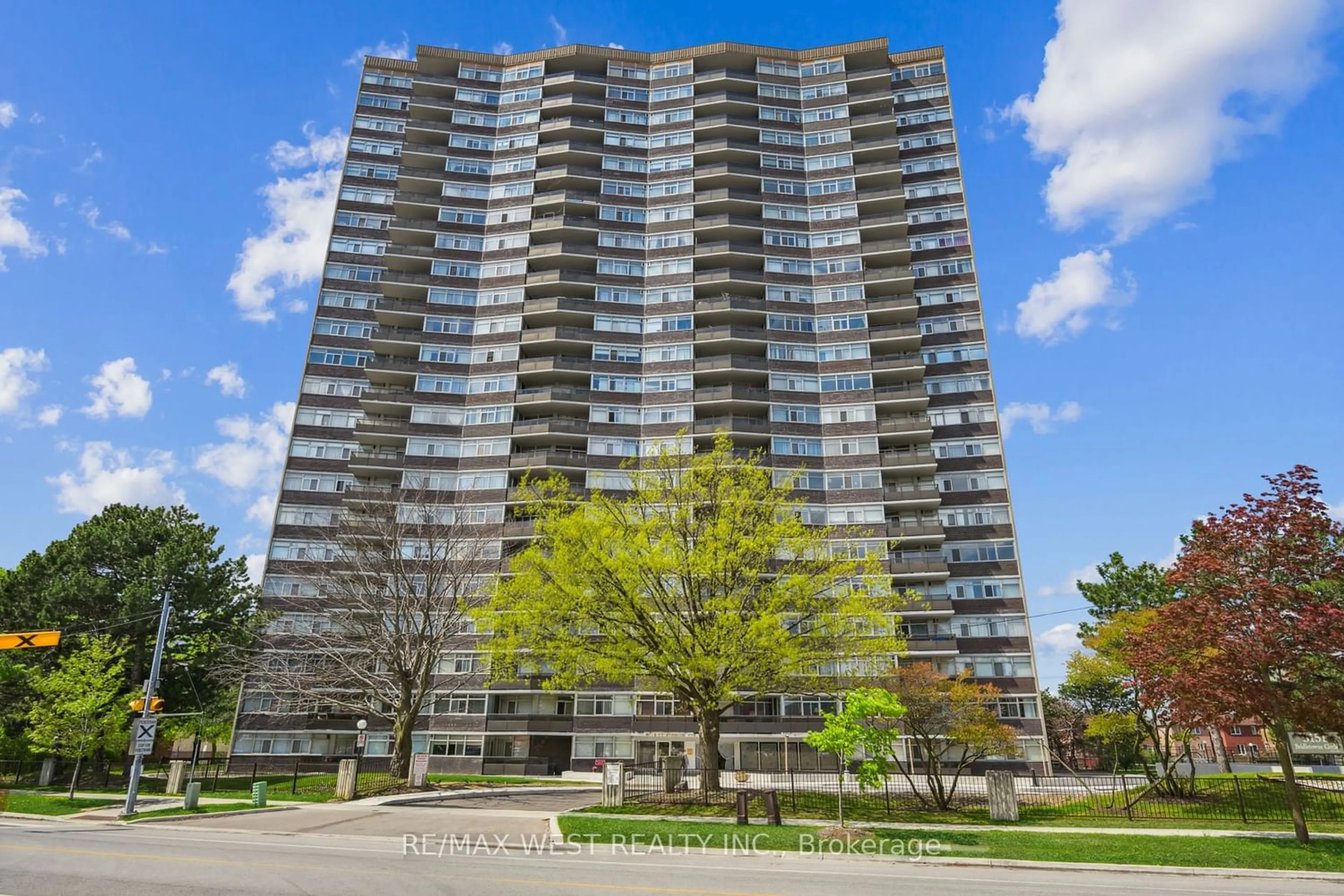 A pic from exterior of the house or condo for 3151 Bridletowne Circ #1001, Toronto Ontario M1W 2T1