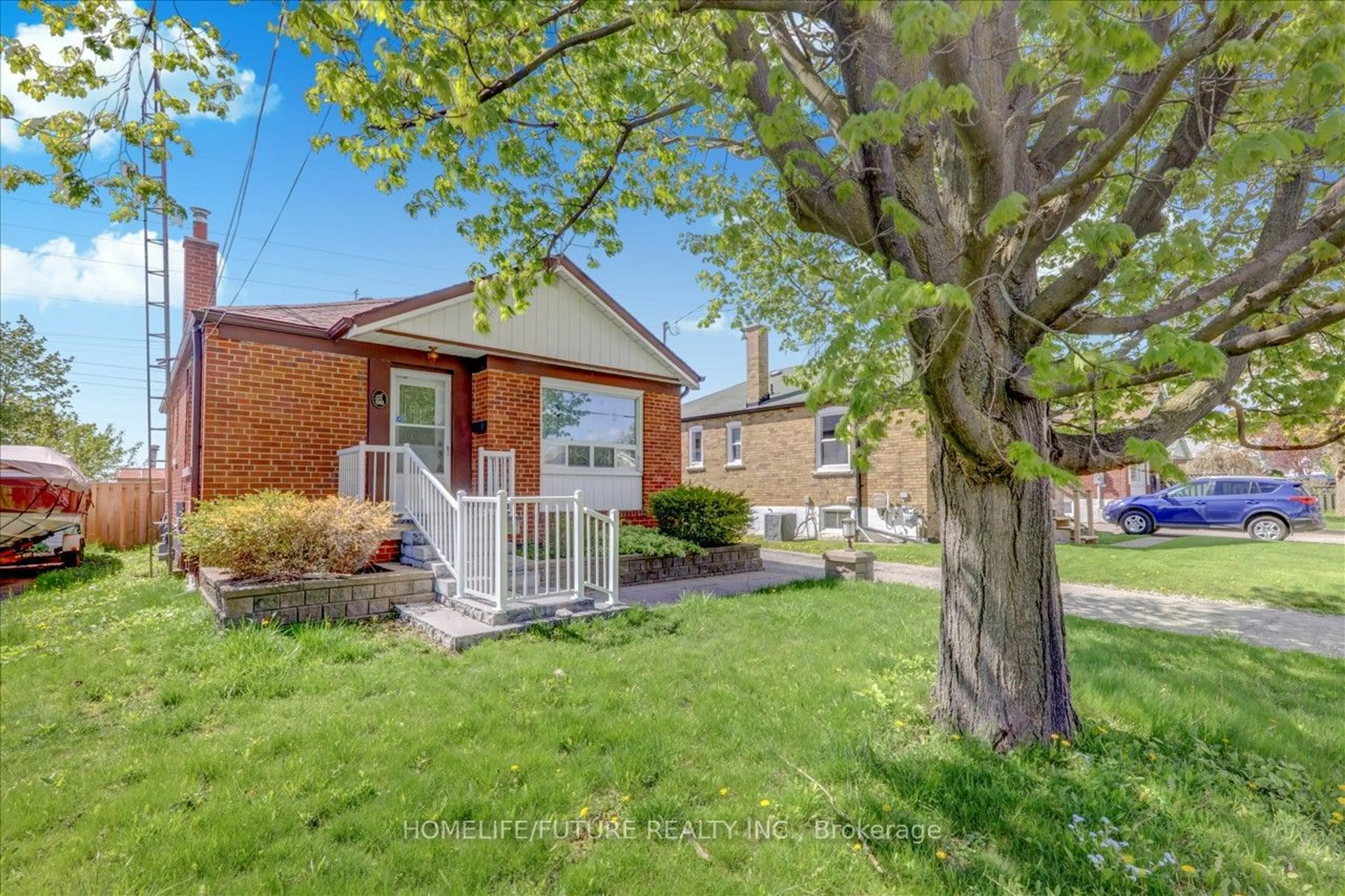 Patio for 98 Marble Arch Cres, Toronto Ontario M1R 1W9