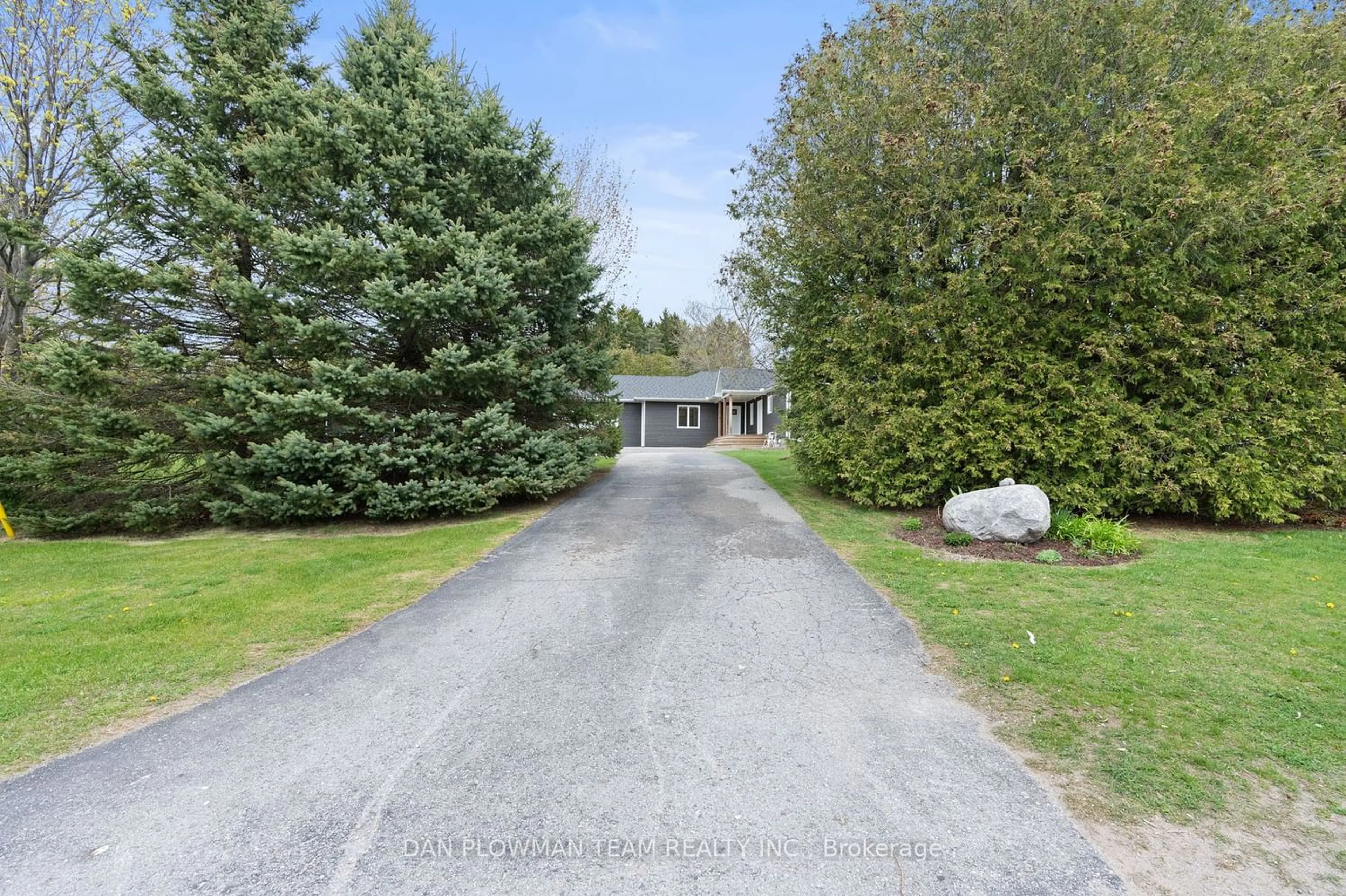 Outside view for 1705 Ovens Rd, Clarington Ontario L0A 1J0