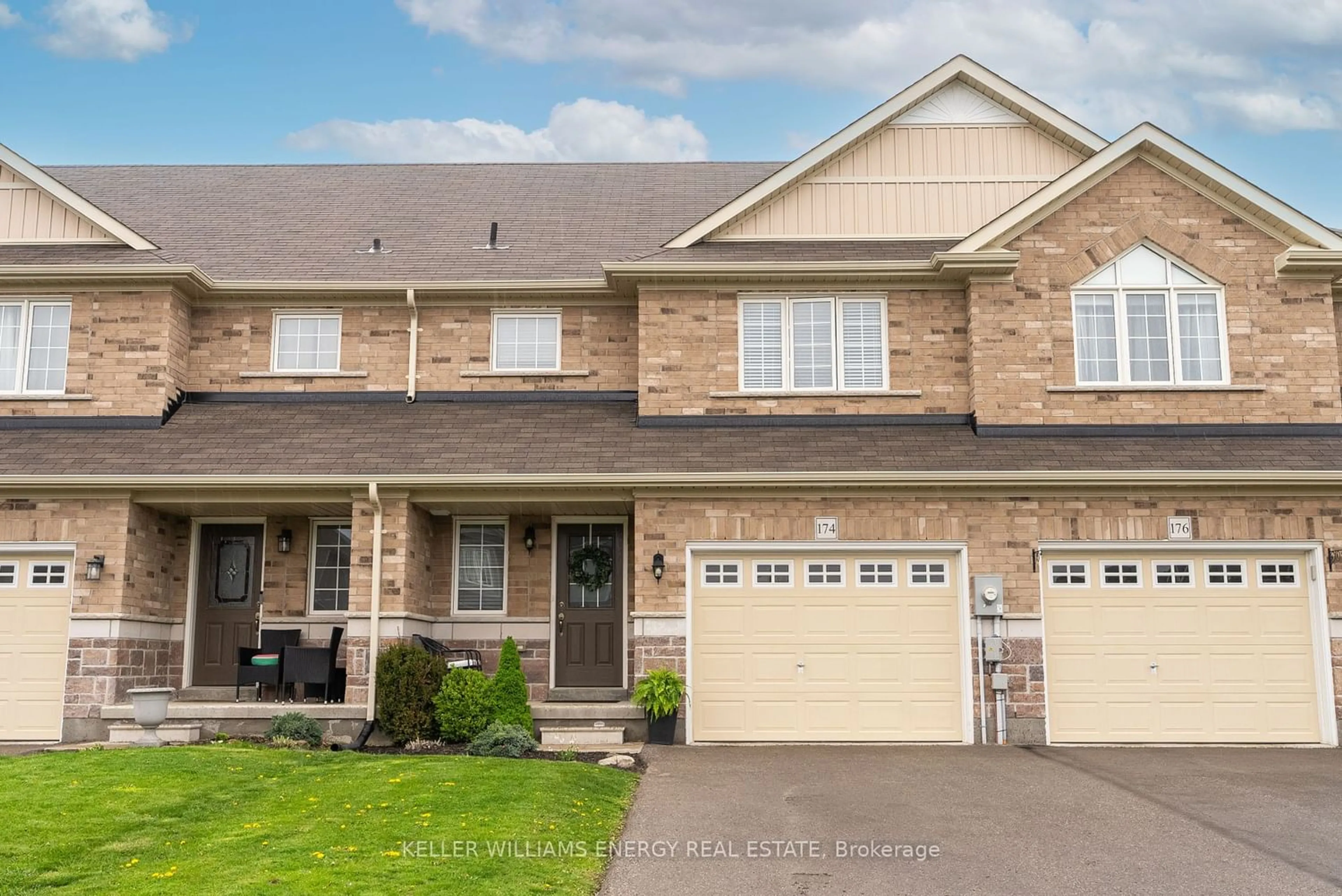 Frontside or backside of a home for 174 Mallory St, Clarington Ontario L1E 0J4