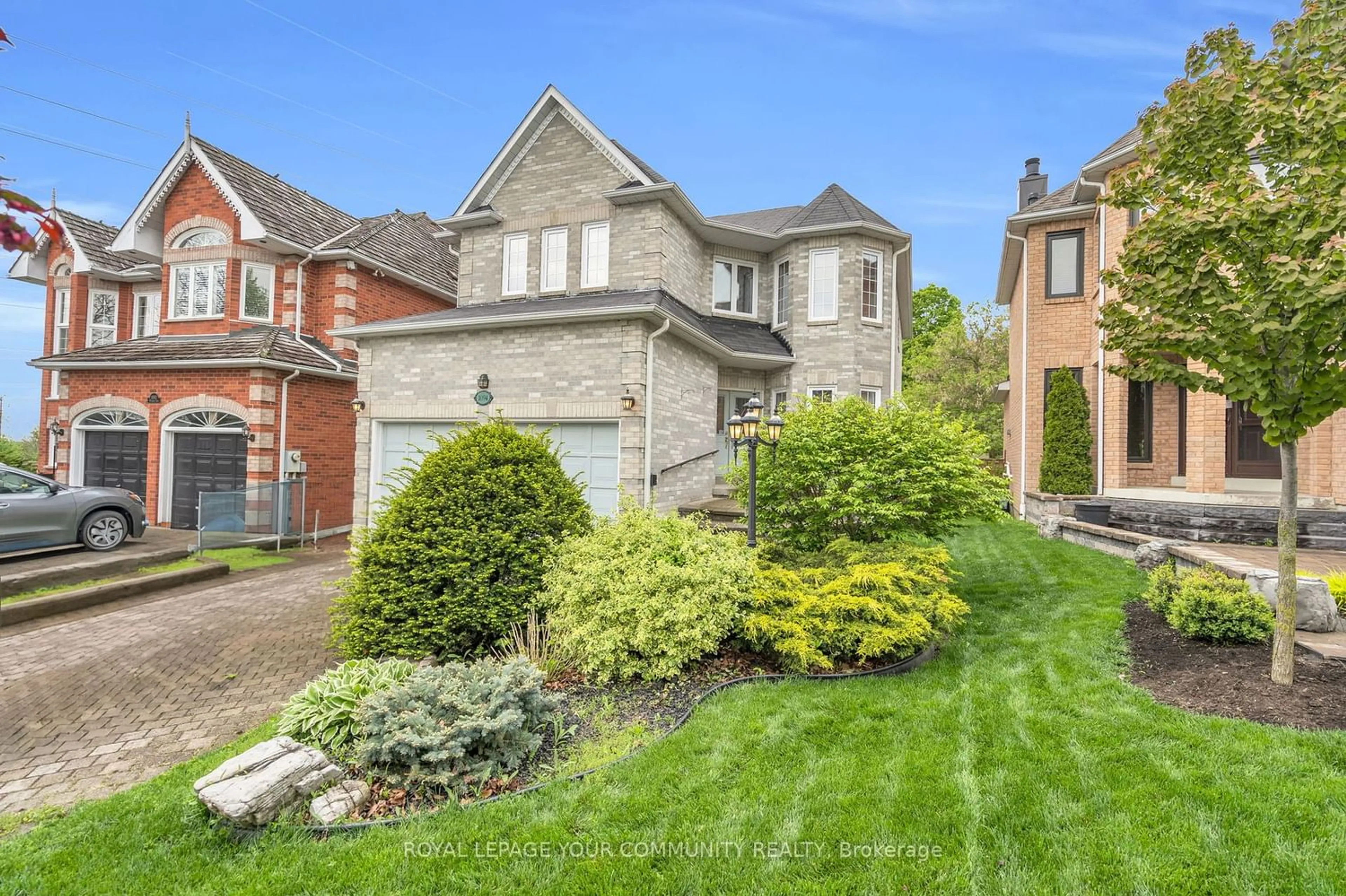 Frontside or backside of a home for 1094 Wildrose Cres, Pickering Ontario L1X 2R3