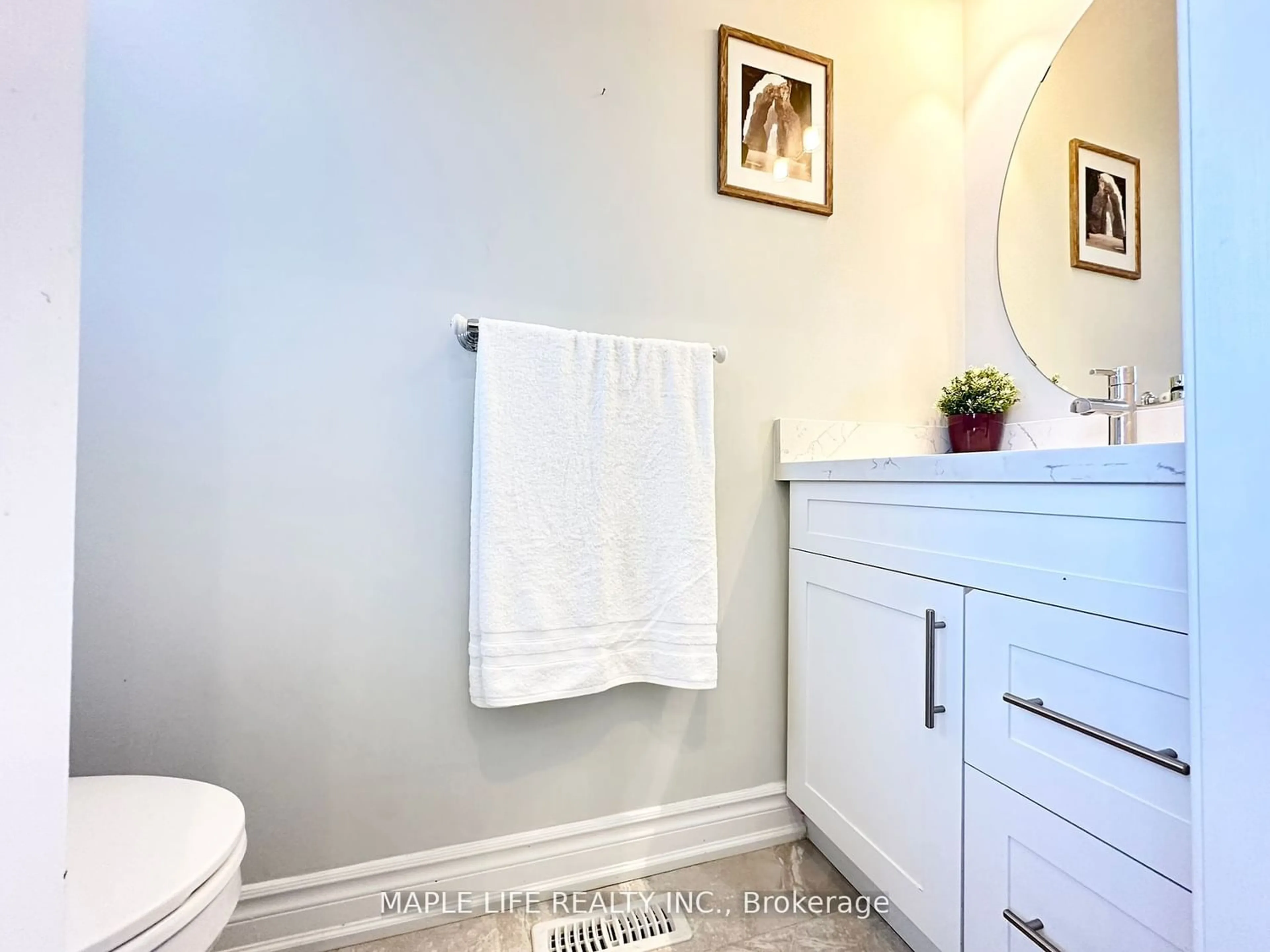 Contemporary bathroom for 29 Lonsdale Crt, Whitby Ontario L1P 1R8