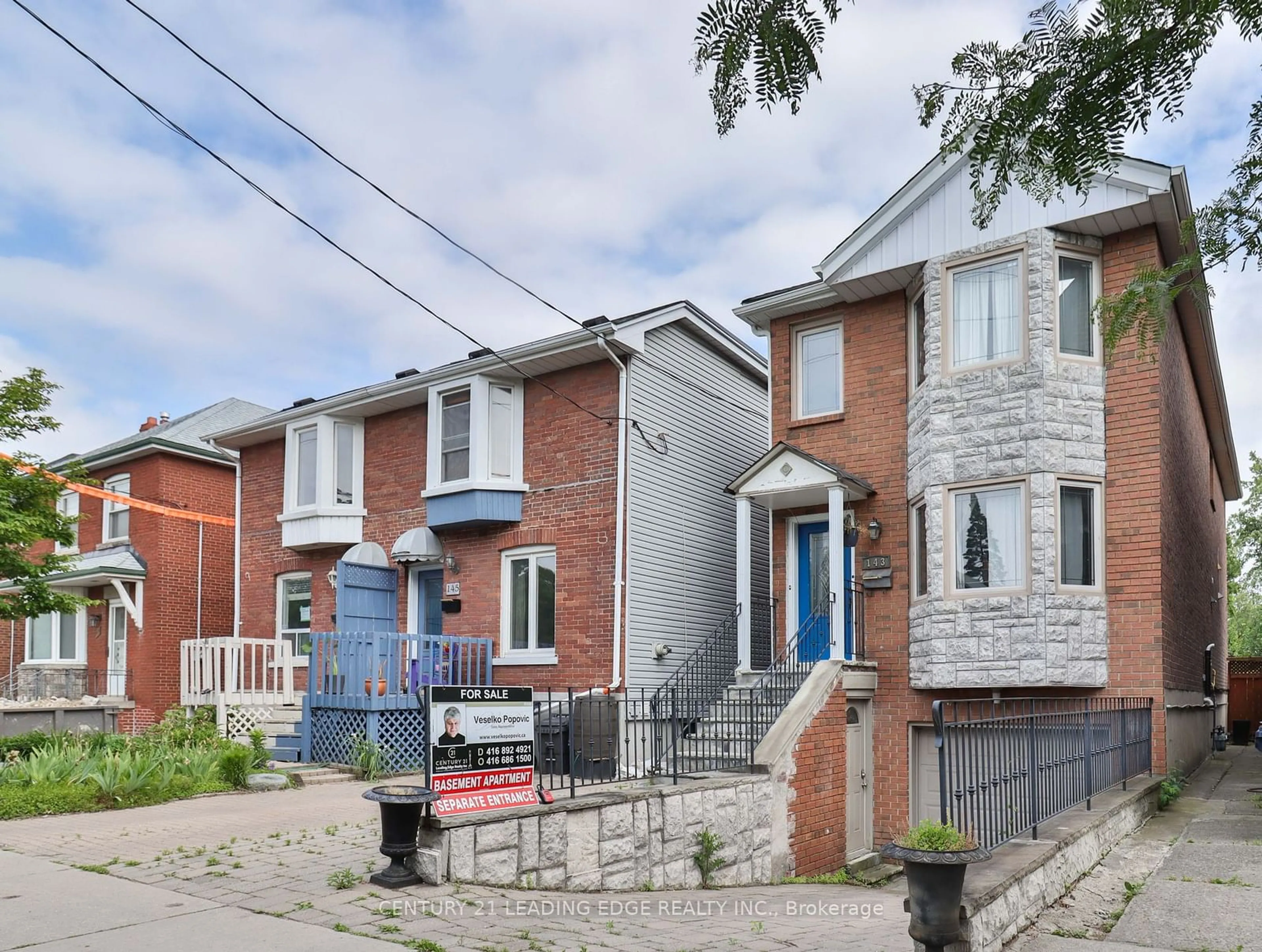 Dining room for 143 Gamble Ave, Toronto Ontario M4J 2P2