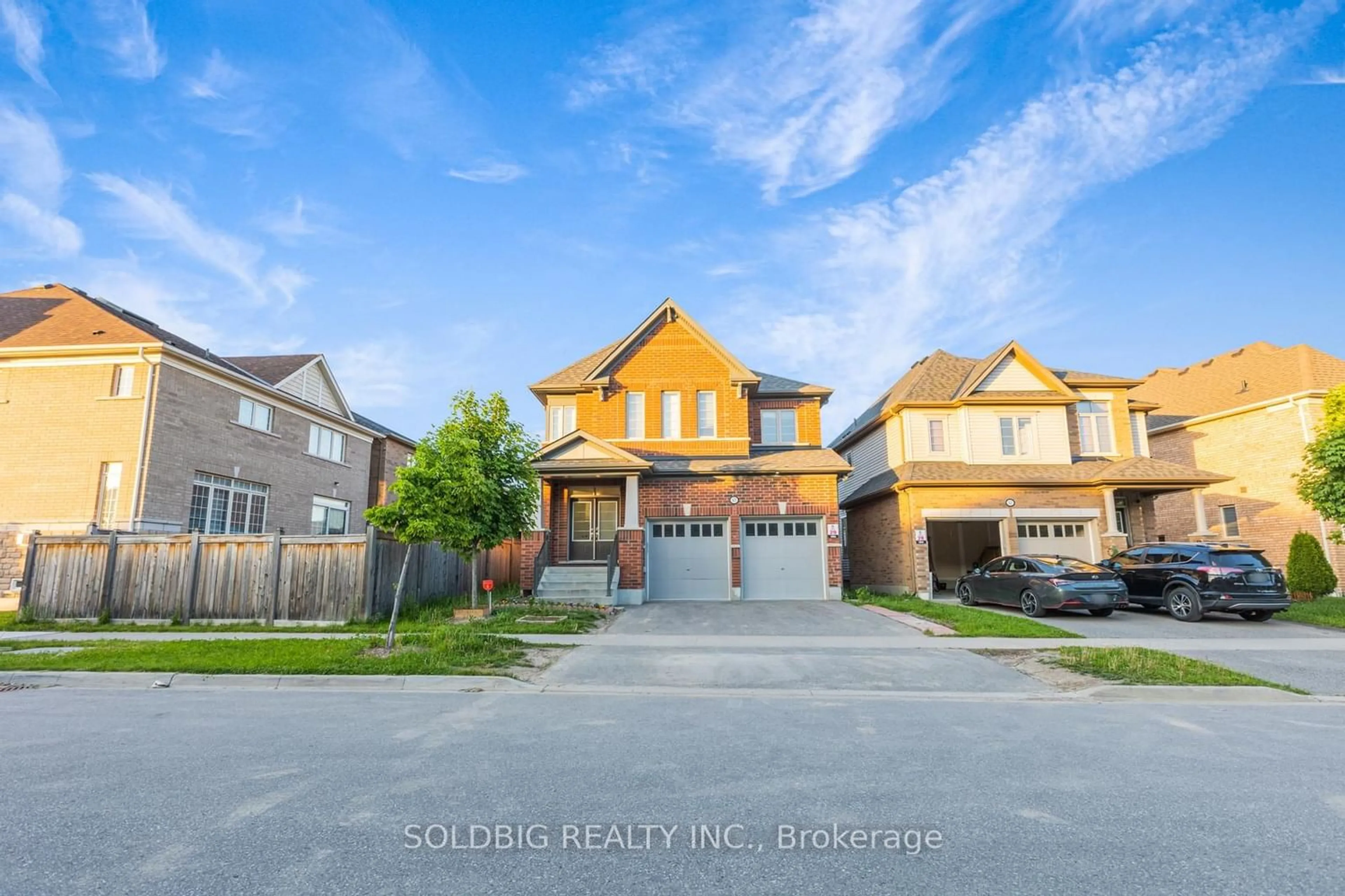 Frontside or backside of a home for 2425 Dress Circle Cres, Oshawa Ontario L1L 0L9