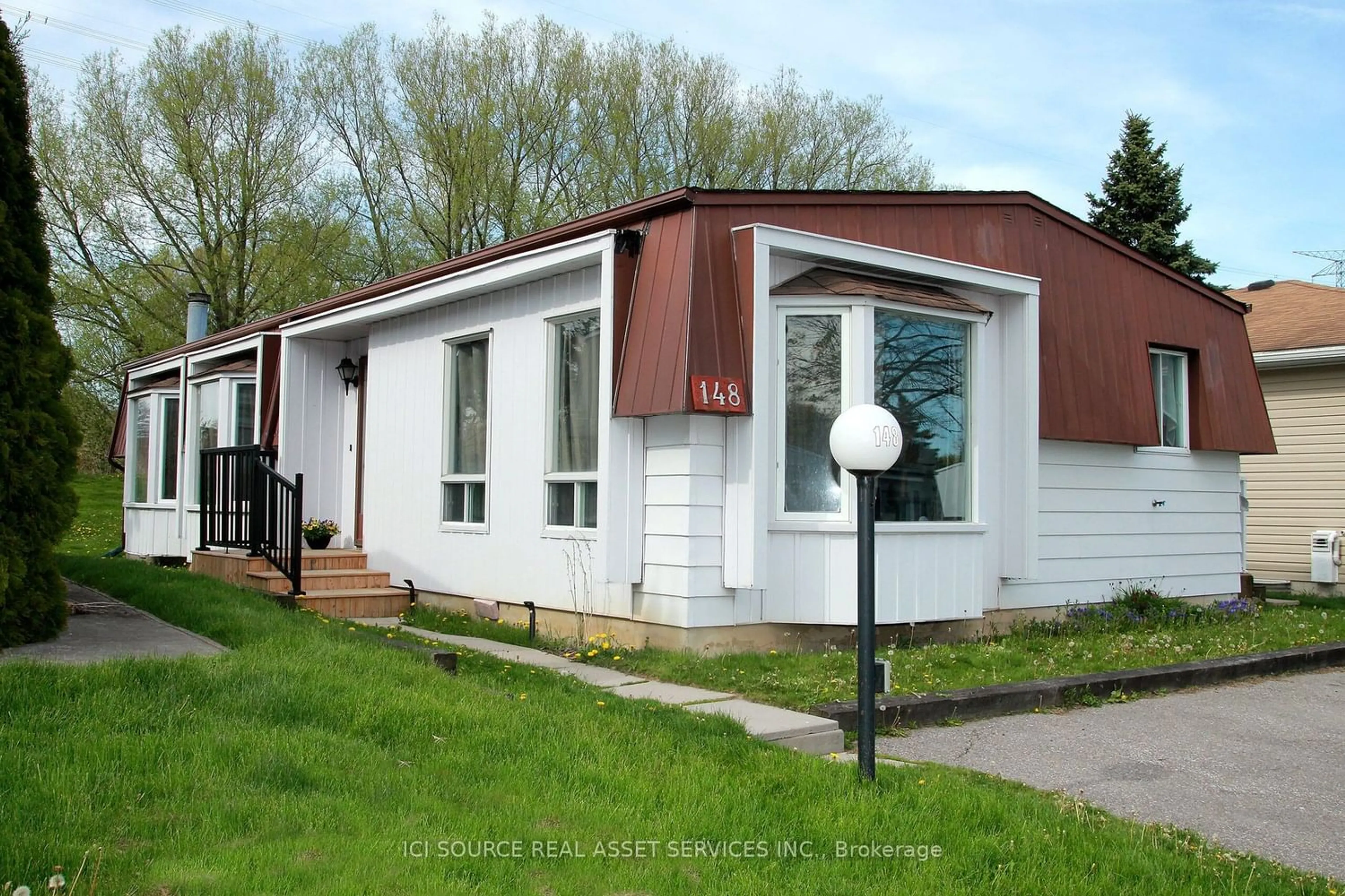Home with vinyl exterior material for 148 Wilmot Tr, Clarington Ontario L1B 1B9