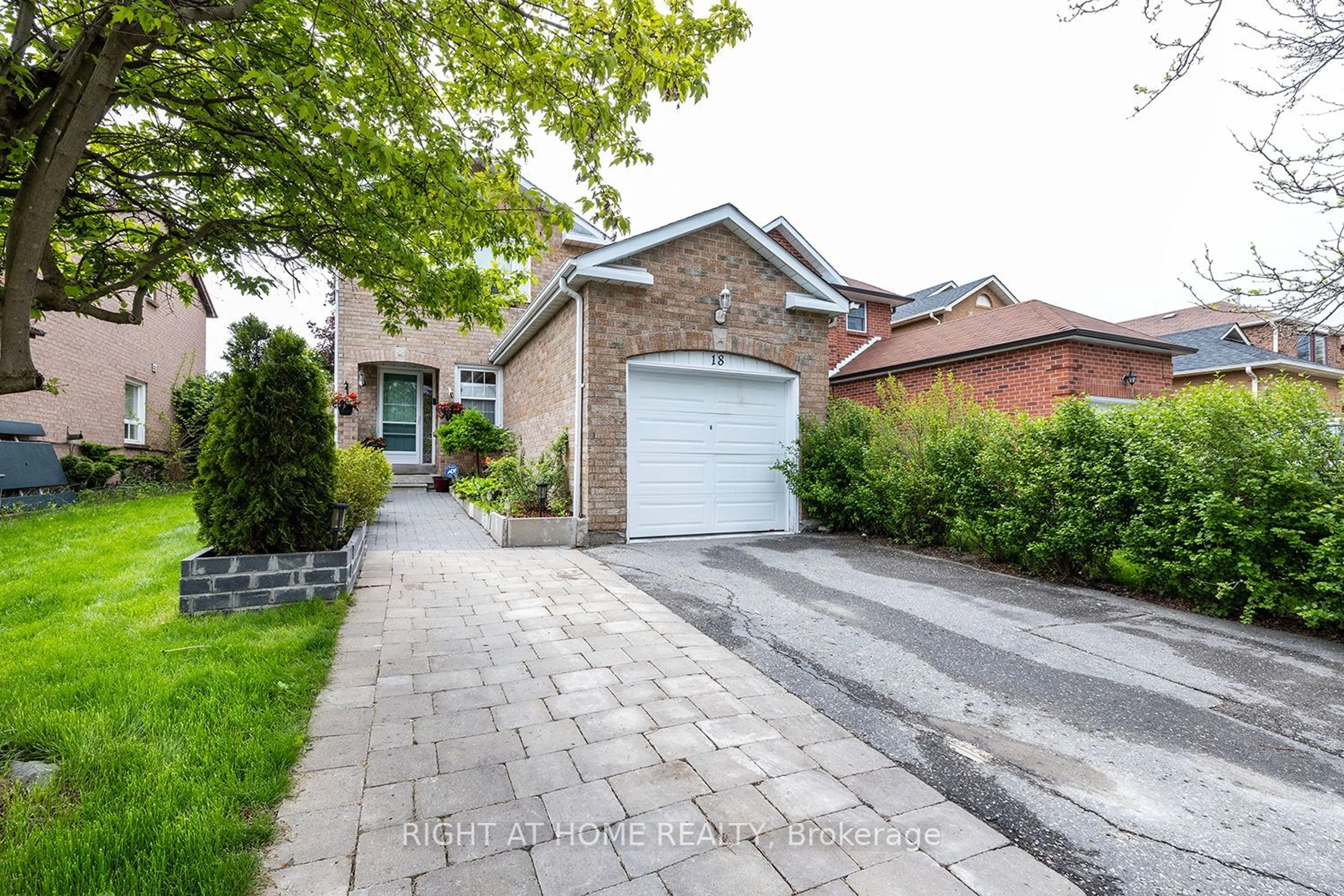 Home with brick exterior material for 18 Tipton Cres, Ajax Ontario L1T 2L1
