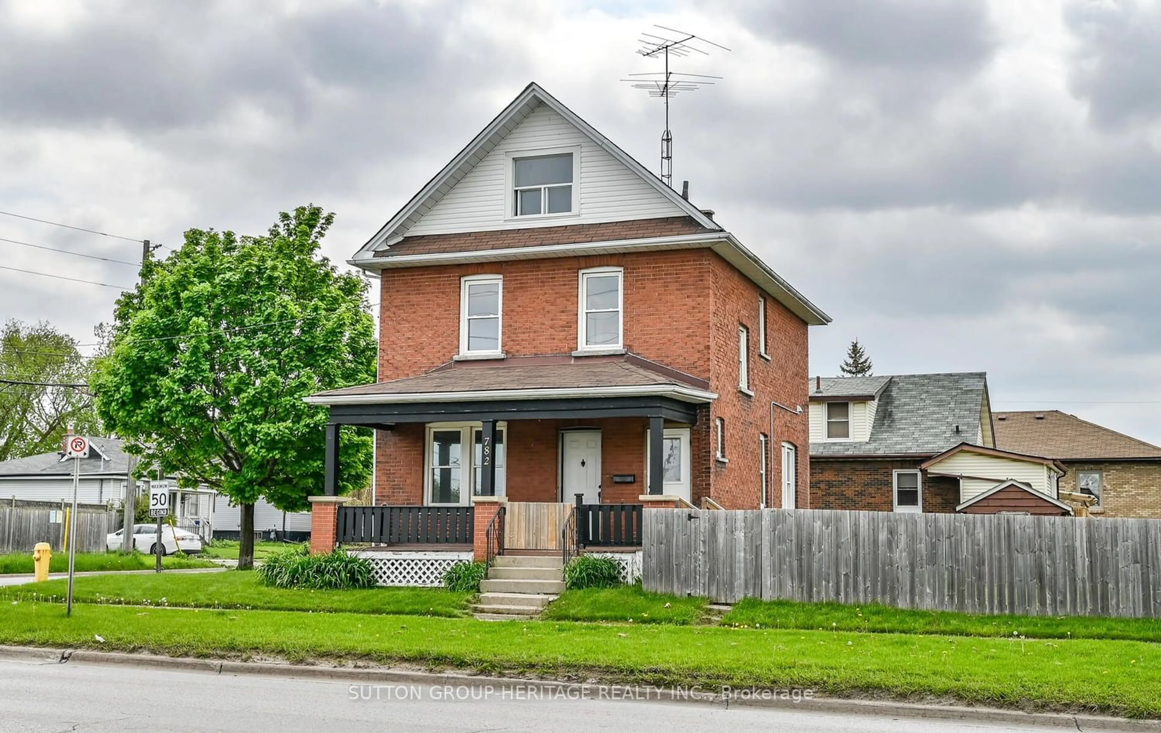 Home with brick exterior material for 782 Ritson Rd, Oshawa Ontario L1H 5L1