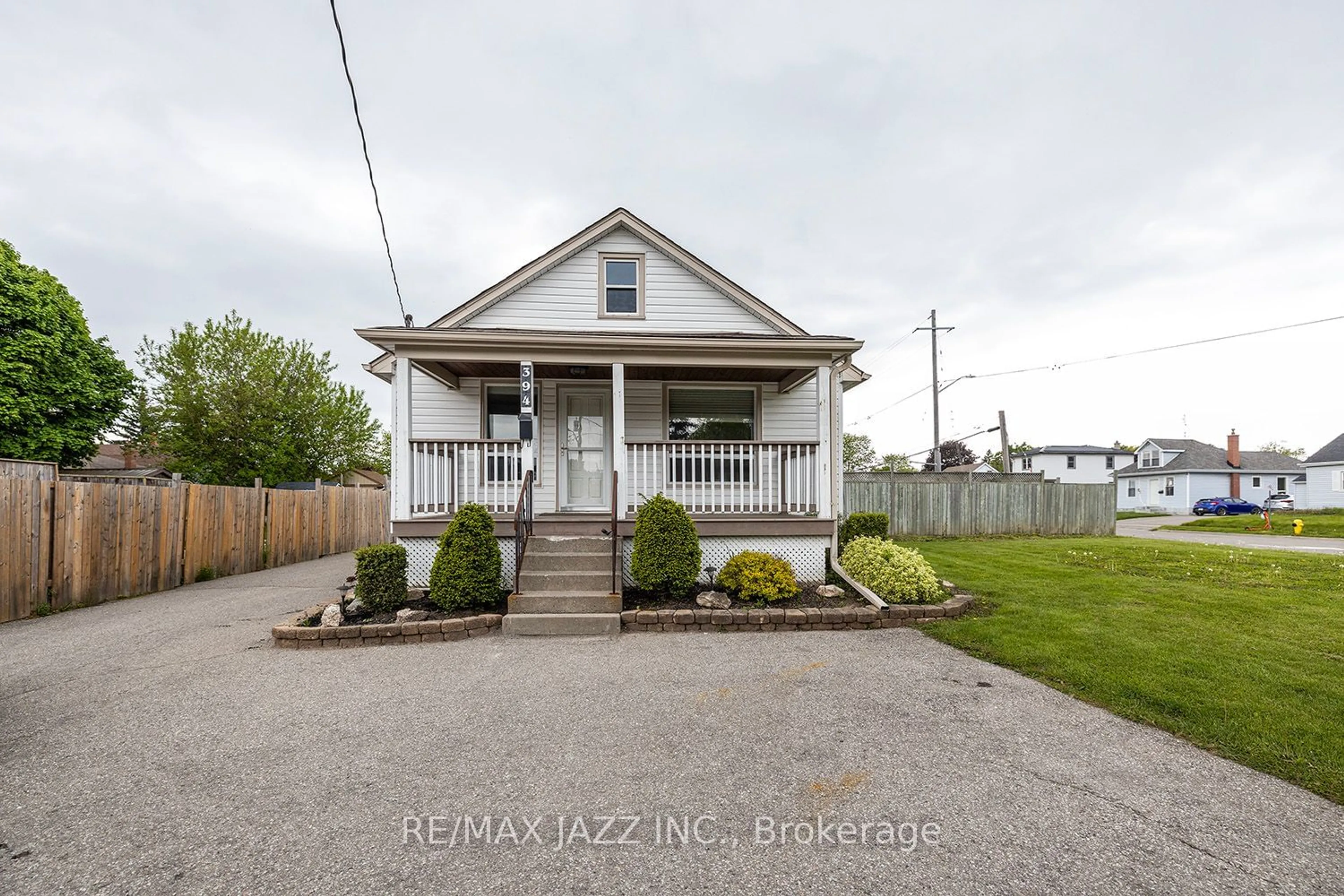 Frontside or backside of a home for 394 Park Rd, Oshawa Ontario L1J 4M4