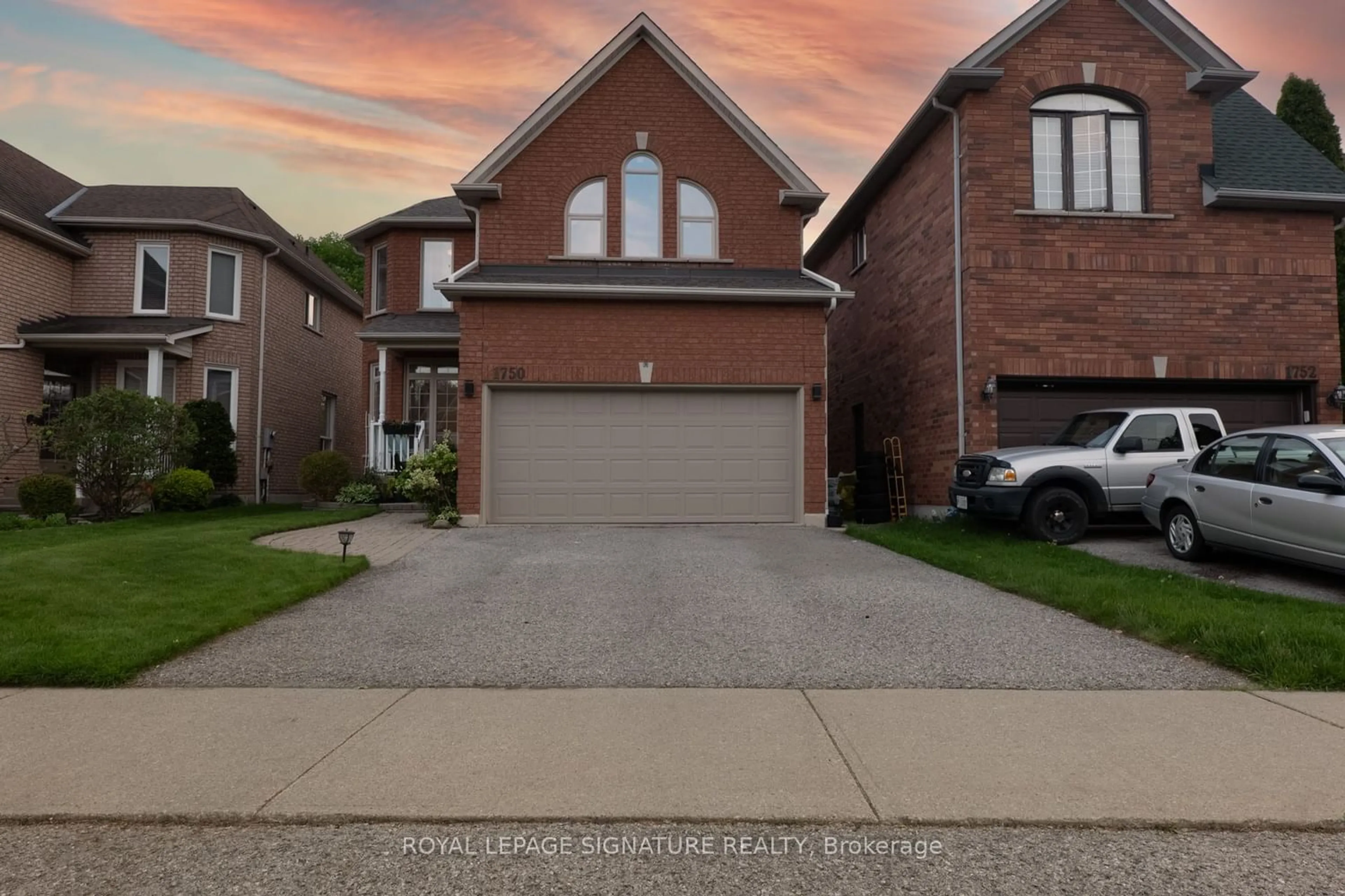Frontside or backside of a home for 1750 Autumn Cres, Pickering Ontario L1V 6X3